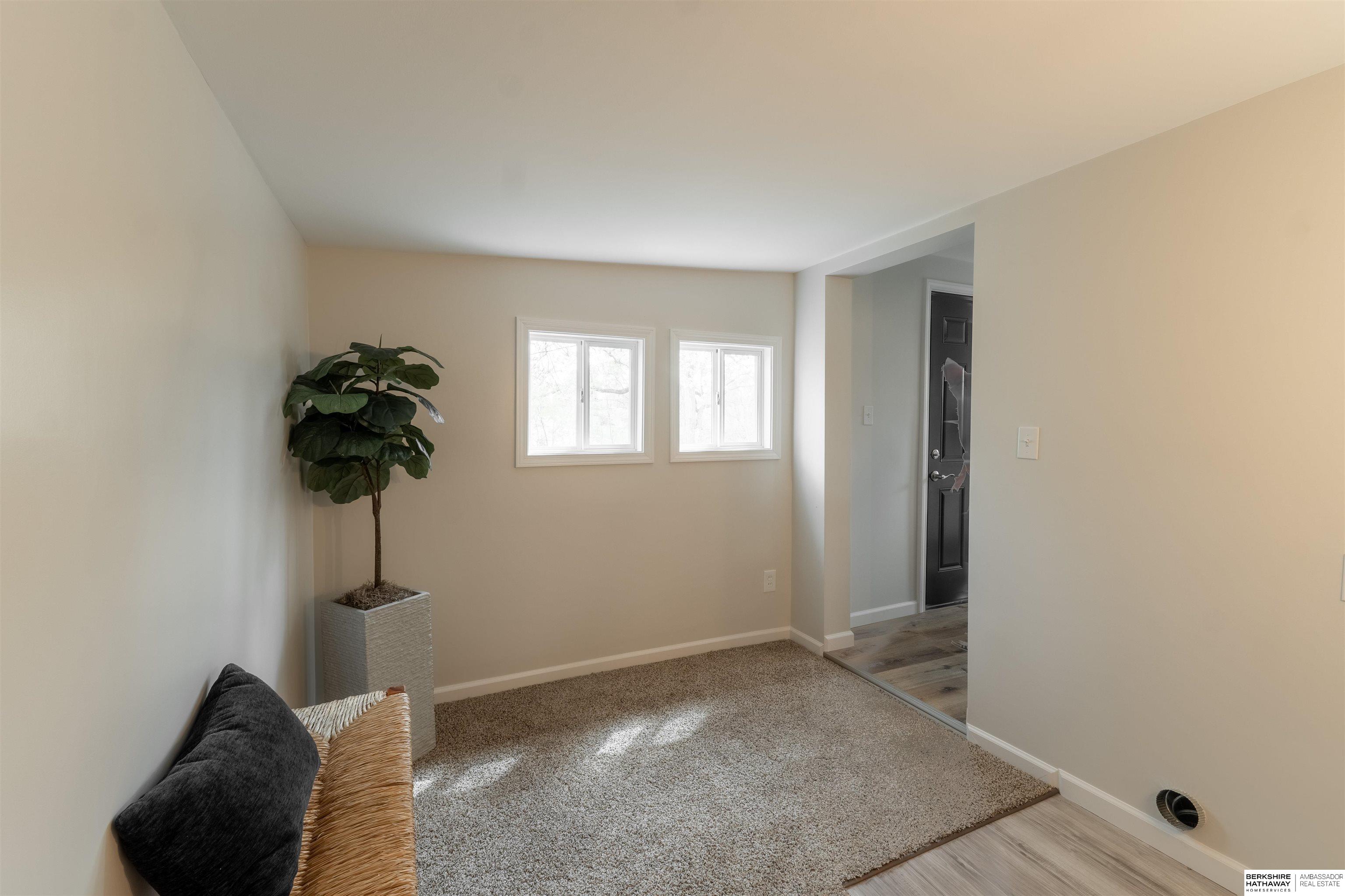 Omaha, Nebraska 68111, United States, 2 Bedrooms Bedrooms, ,1 BathroomBathrooms,Residential,Pending,115298