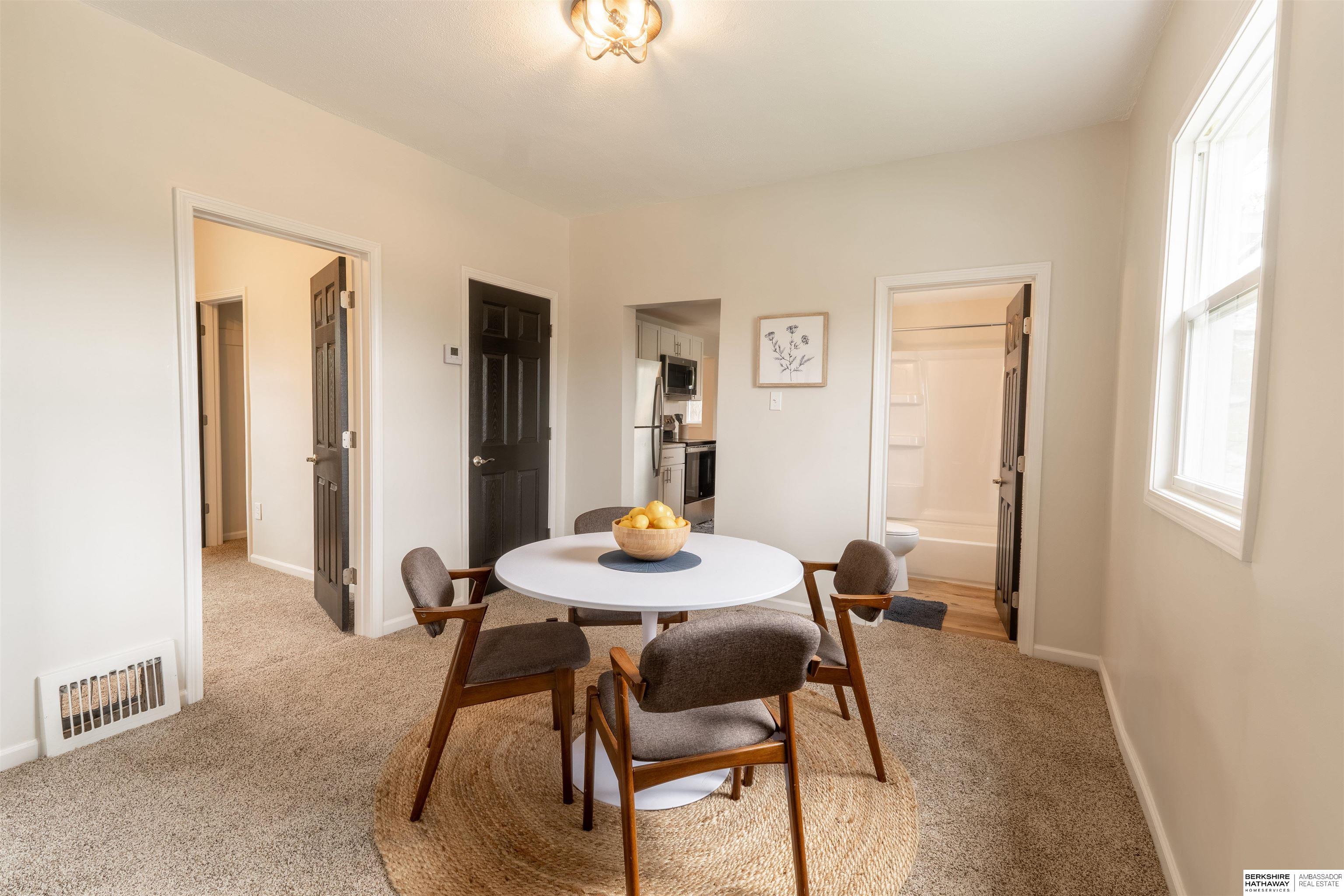 Omaha, Nebraska 68111, United States, 2 Bedrooms Bedrooms, ,1 BathroomBathrooms,Residential,Pending,115298