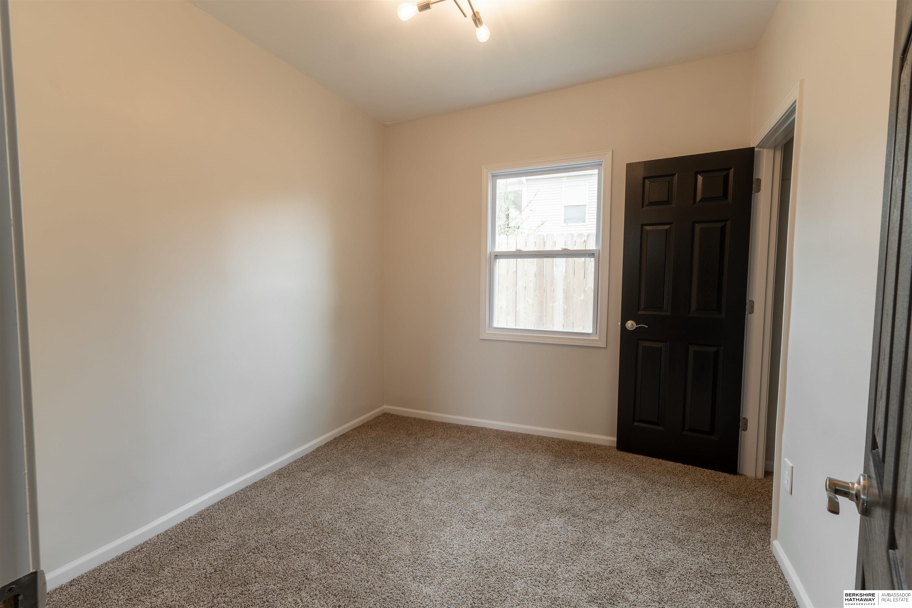 Omaha, Nebraska 68111, United States, 2 Bedrooms Bedrooms, ,1 BathroomBathrooms,Residential,Pending,115298