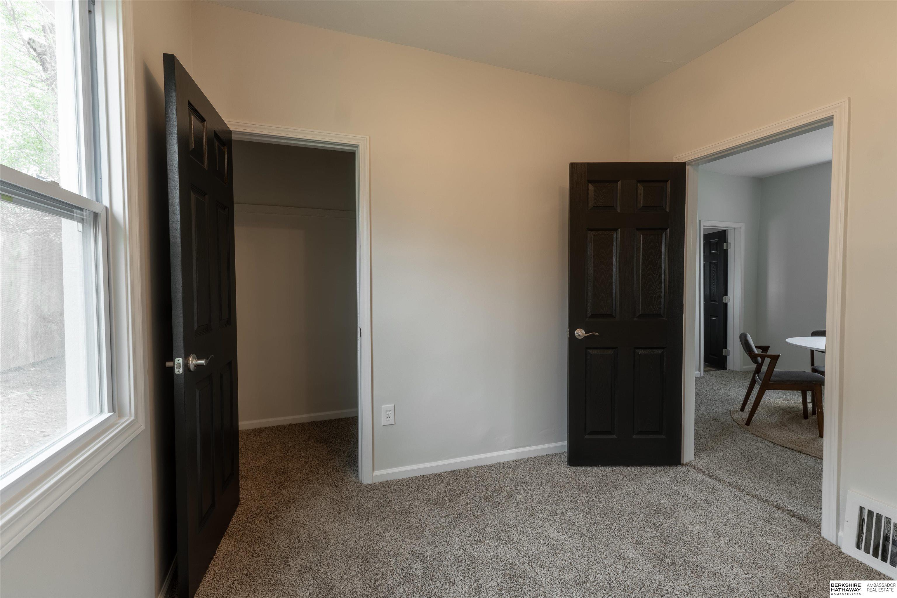 Omaha, Nebraska 68111, United States, 2 Bedrooms Bedrooms, ,1 BathroomBathrooms,Residential,Pending,115298