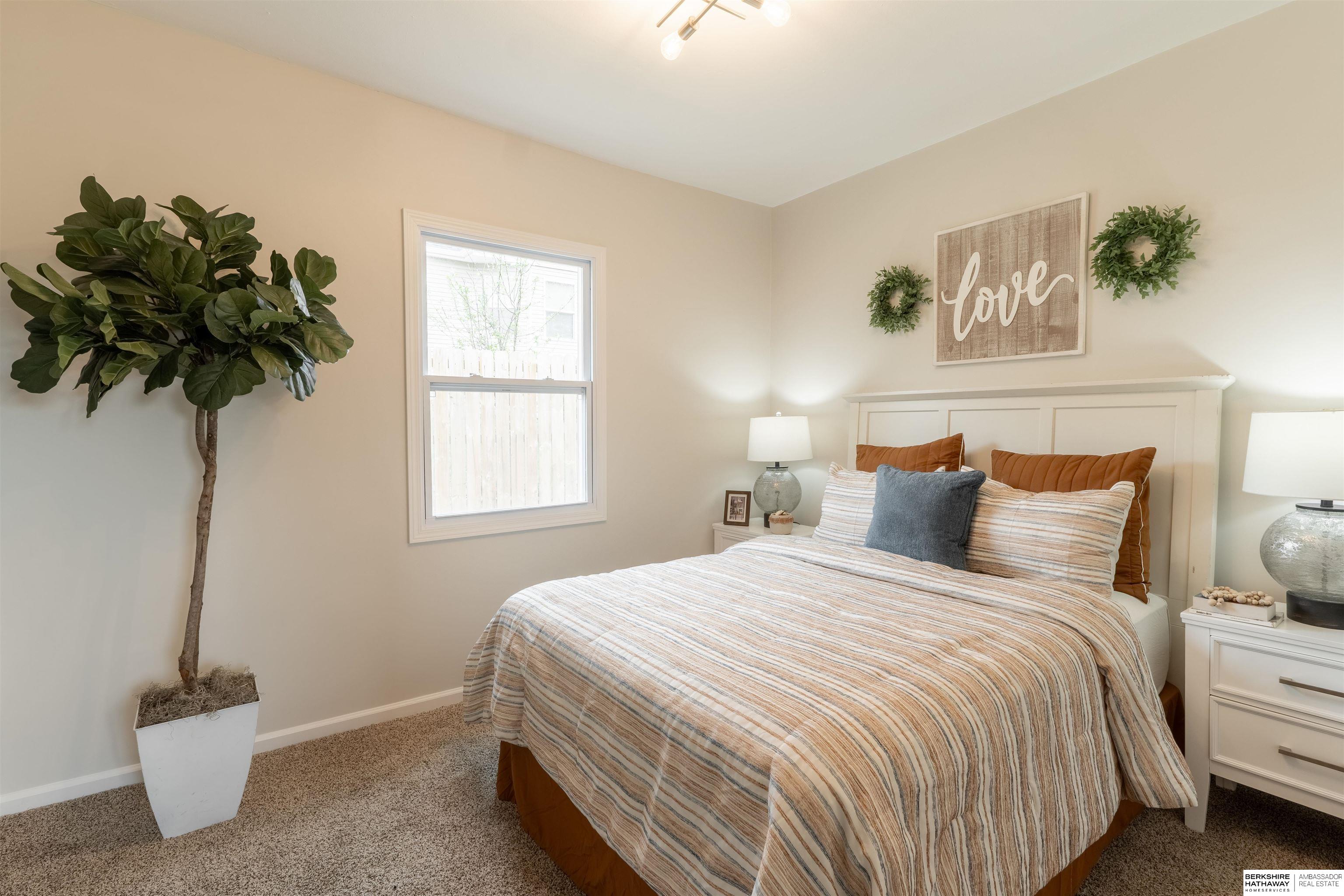 Omaha, Nebraska 68111, United States, 2 Bedrooms Bedrooms, ,1 BathroomBathrooms,Residential,Pending,115298