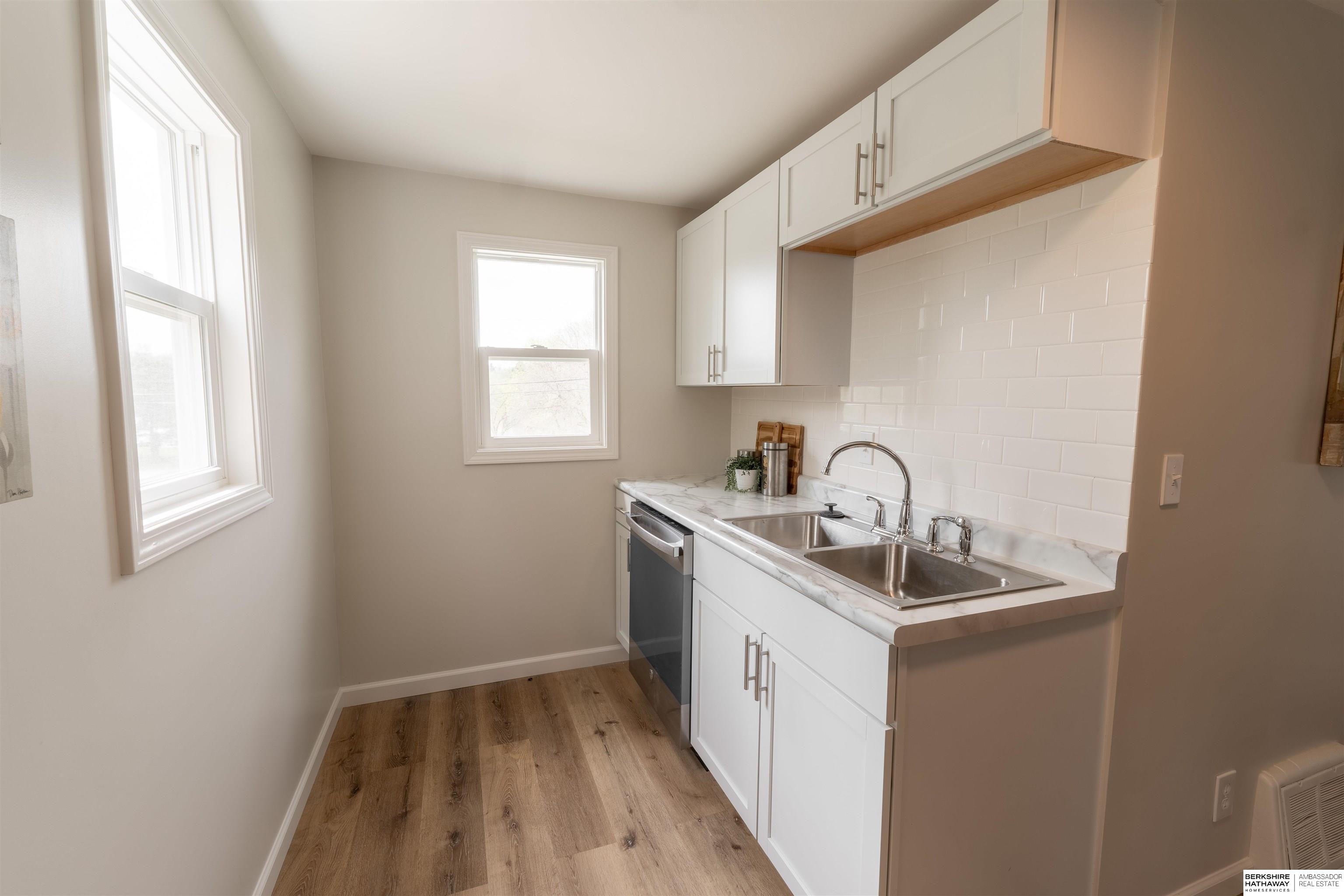 Omaha, Nebraska 68111, United States, 2 Bedrooms Bedrooms, ,1 BathroomBathrooms,Residential,Pending,115298