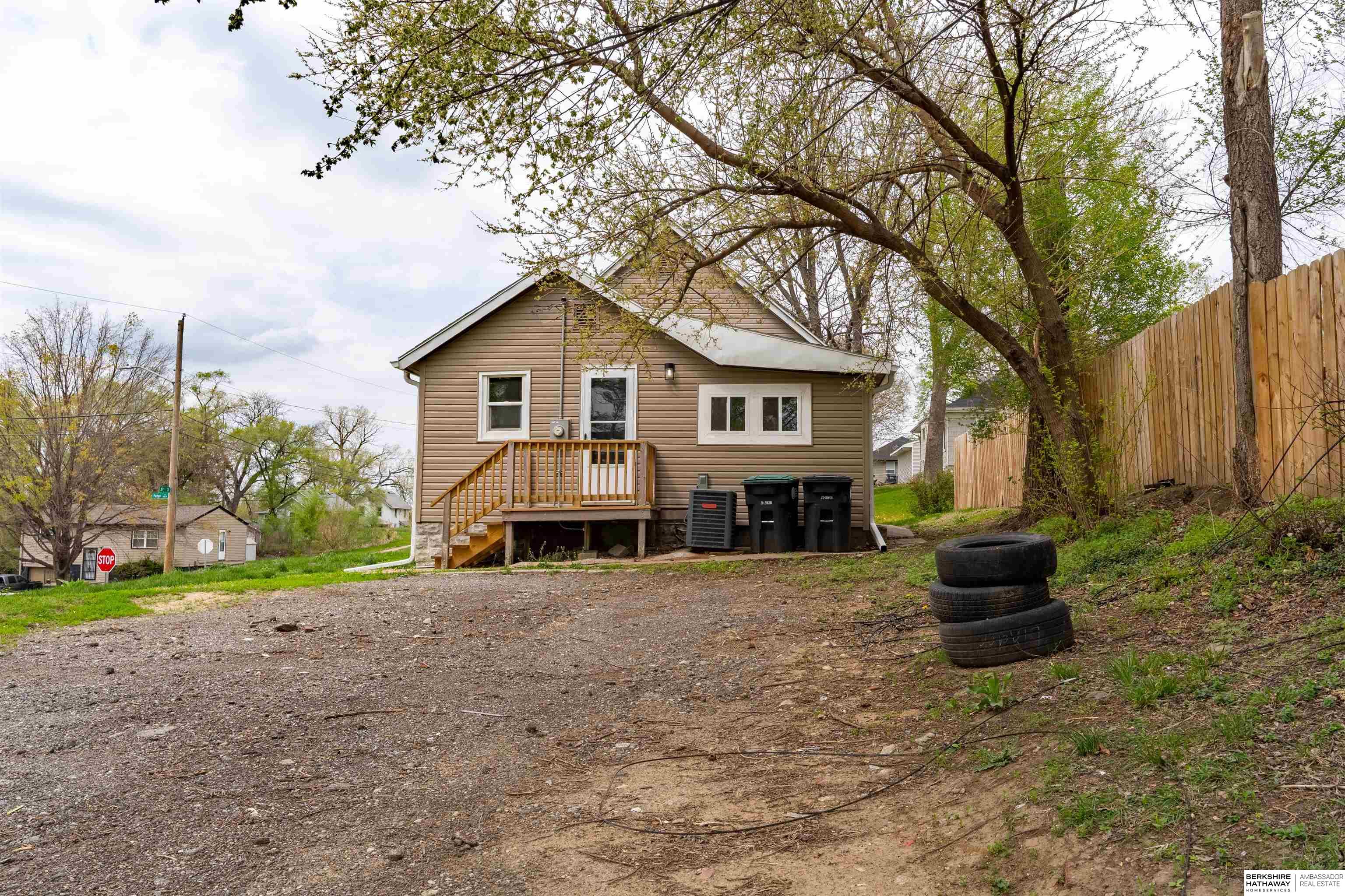 Omaha, Nebraska 68111, United States, 2 Bedrooms Bedrooms, ,1 BathroomBathrooms,Residential,Pending,115298