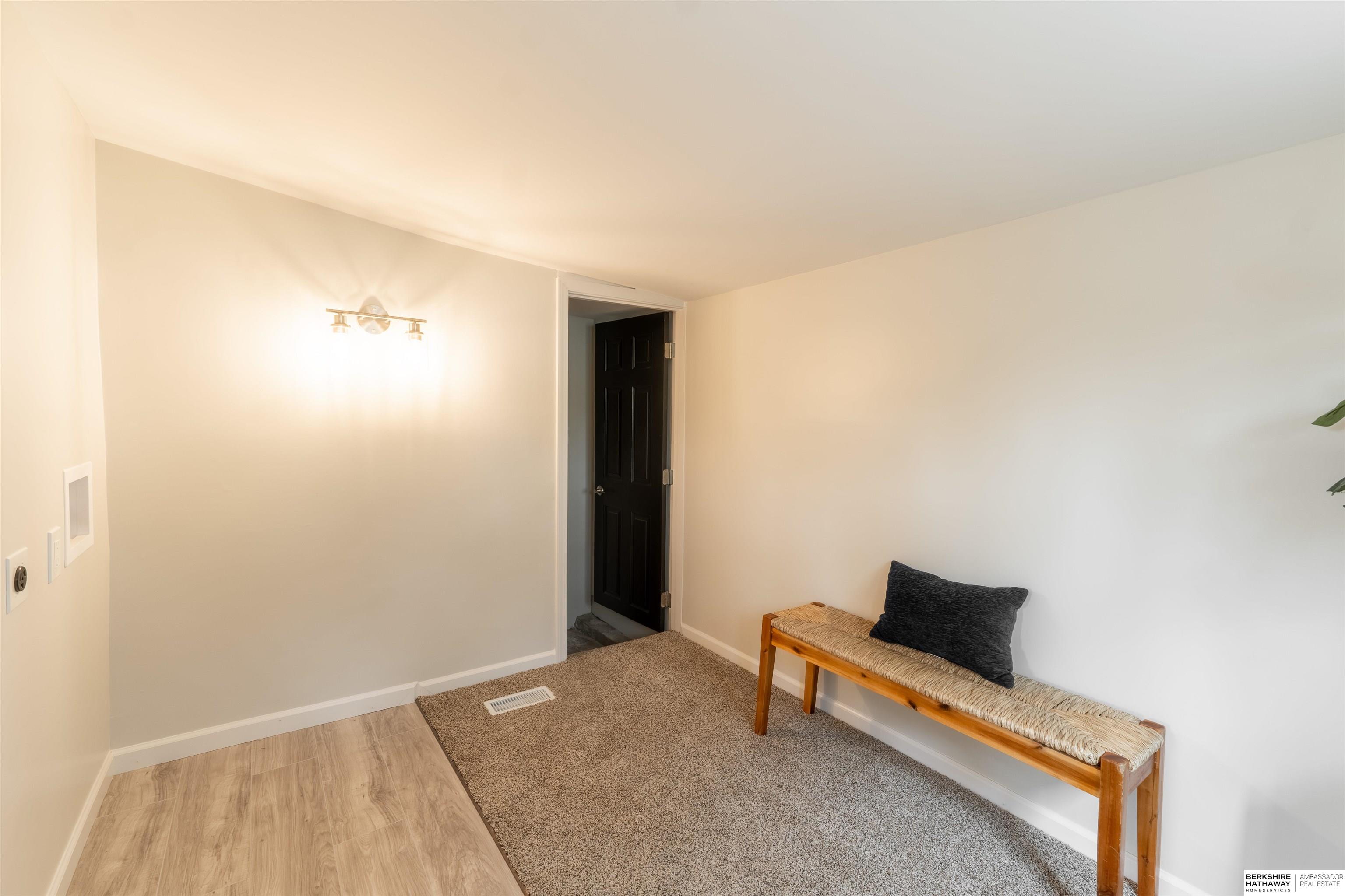 Omaha, Nebraska 68111, United States, 2 Bedrooms Bedrooms, ,1 BathroomBathrooms,Residential,Pending,115298