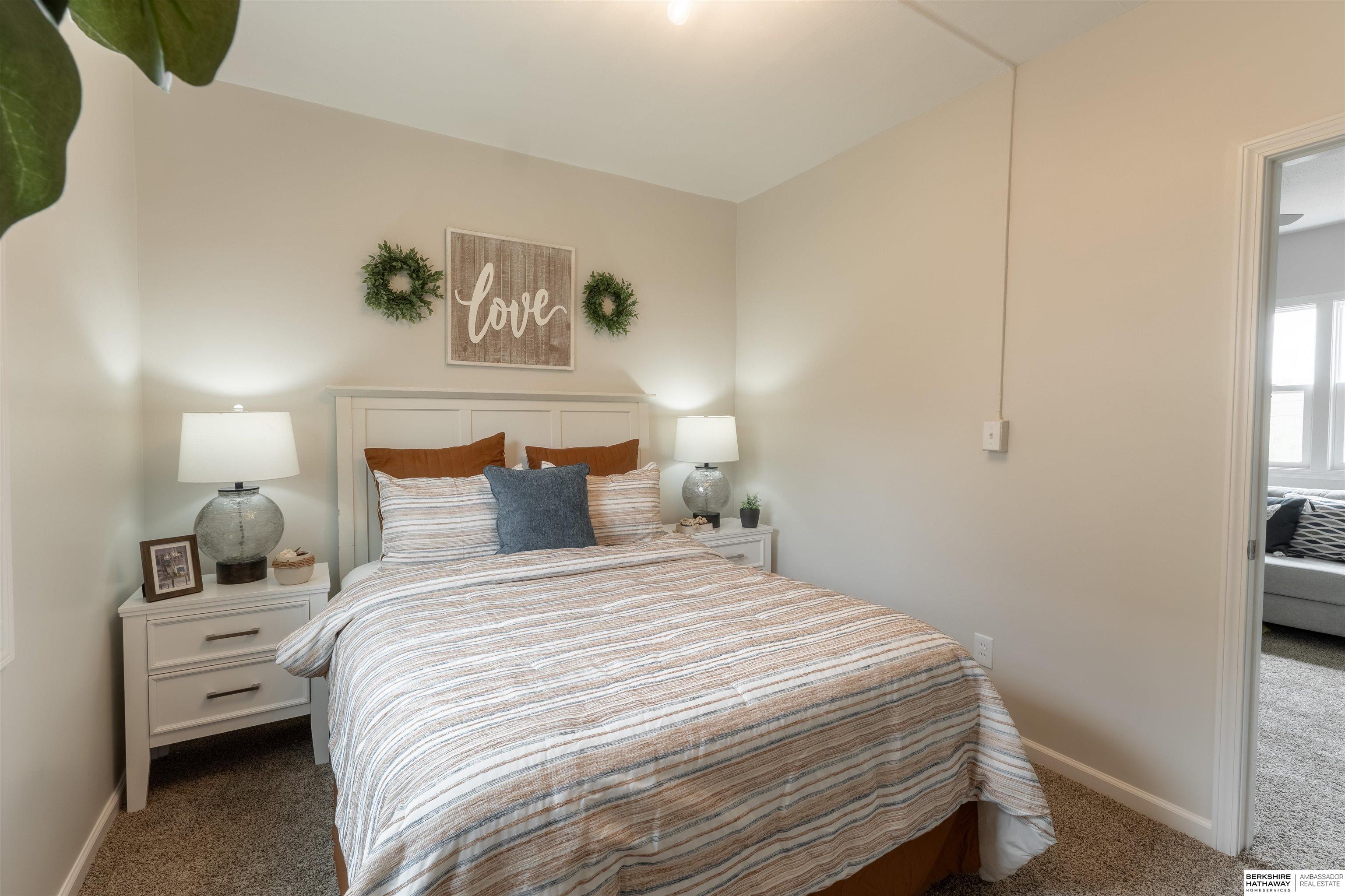 Omaha, Nebraska 68111, United States, 2 Bedrooms Bedrooms, ,1 BathroomBathrooms,Residential,Pending,115298