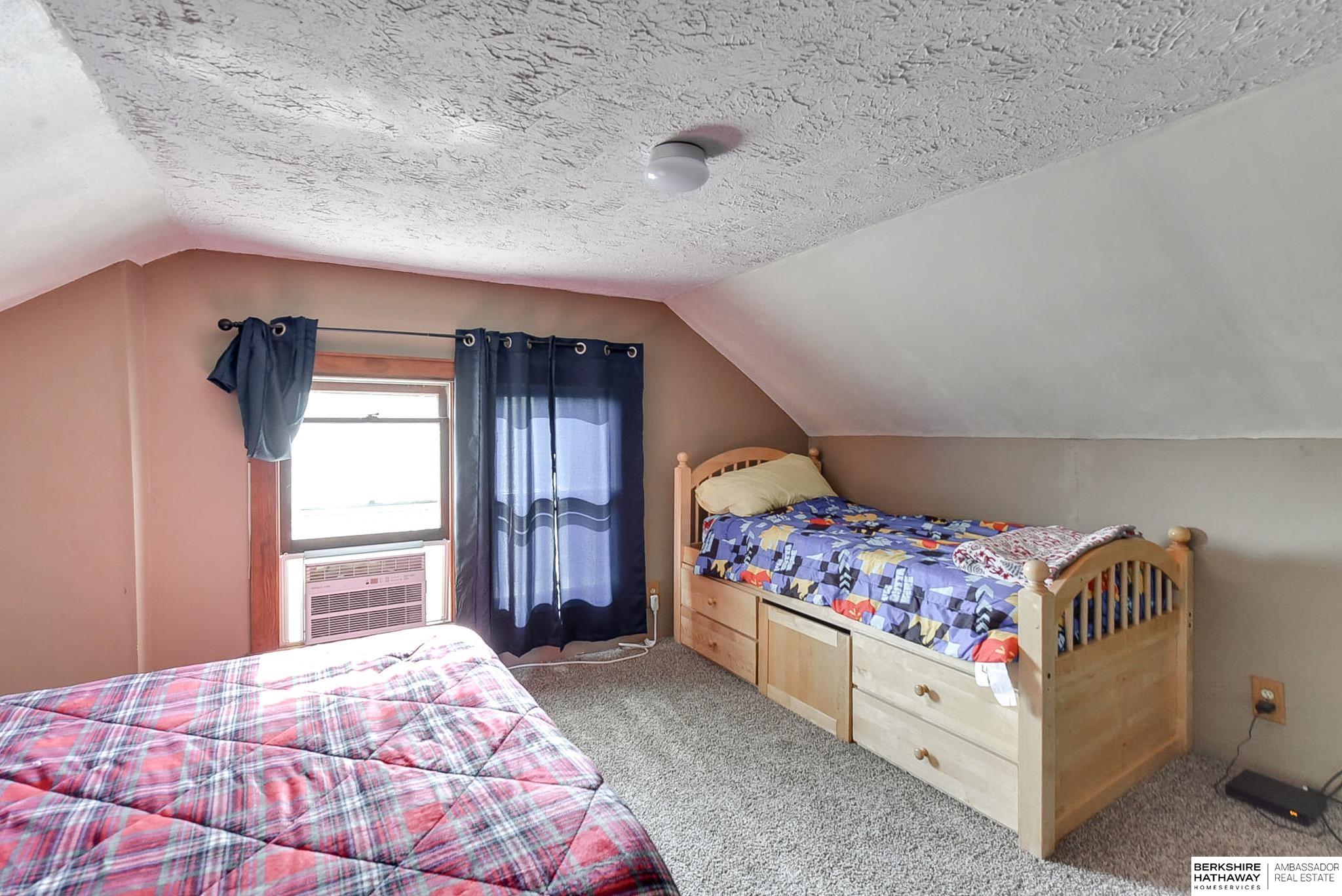 Omaha, Nebraska 68131, United States, 4 Bedrooms Bedrooms, ,4 BathroomsBathrooms,Residential,Pending,25496