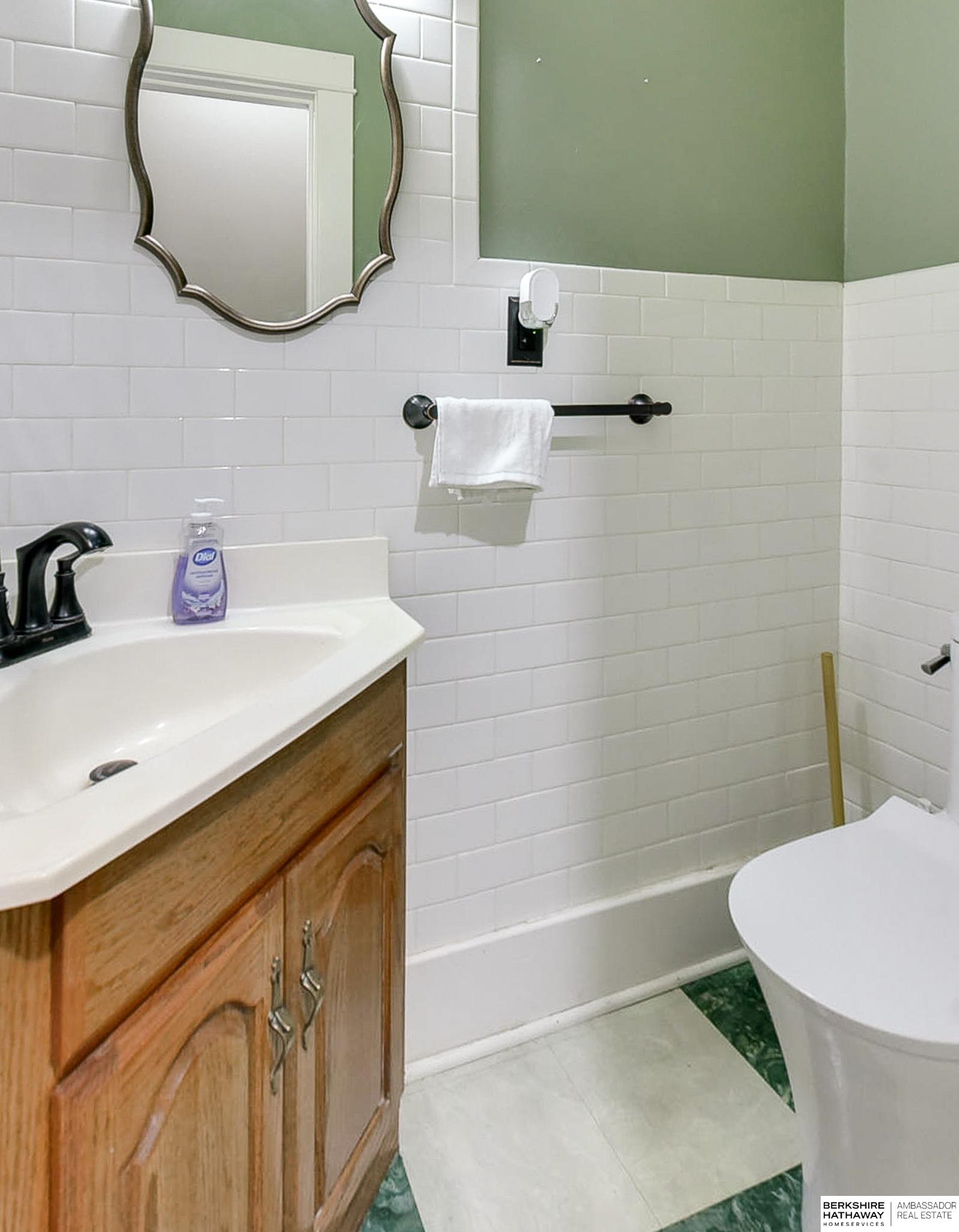 Omaha, Nebraska 68131, United States, 4 Bedrooms Bedrooms, ,4 BathroomsBathrooms,Residential,Pending,25496