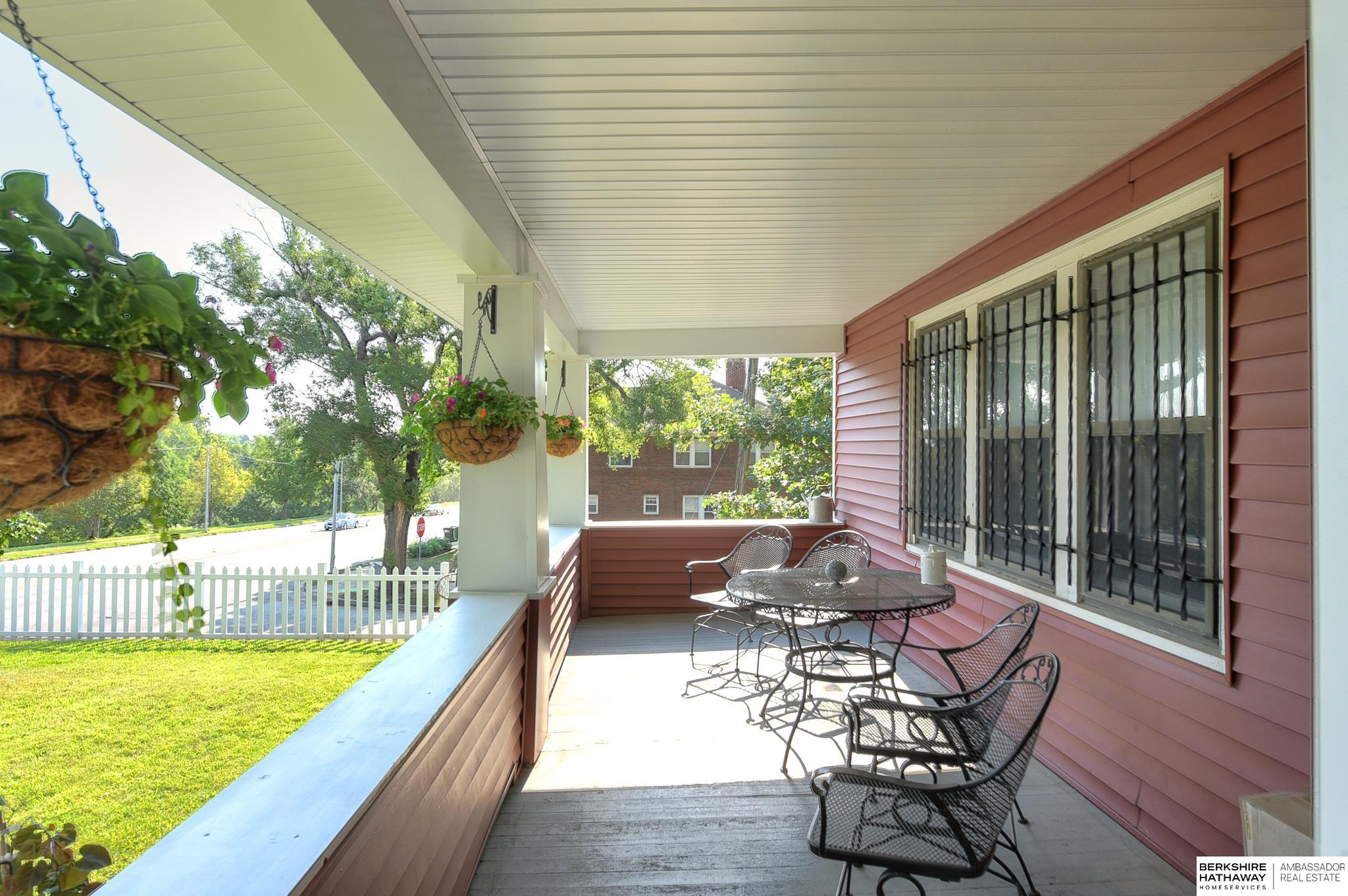 Omaha, Nebraska 68131, United States, 4 Bedrooms Bedrooms, ,4 BathroomsBathrooms,Residential,Pending,25496