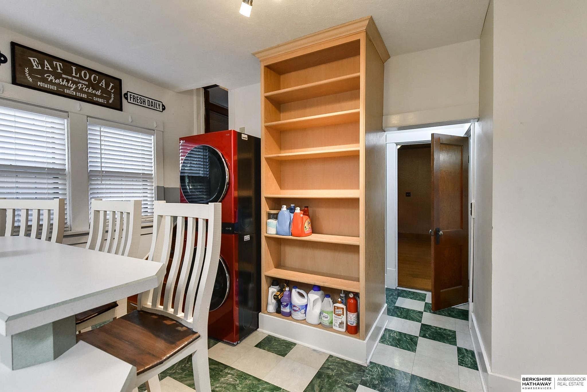 Omaha, Nebraska 68131, United States, 4 Bedrooms Bedrooms, ,4 BathroomsBathrooms,Residential,Pending,25496