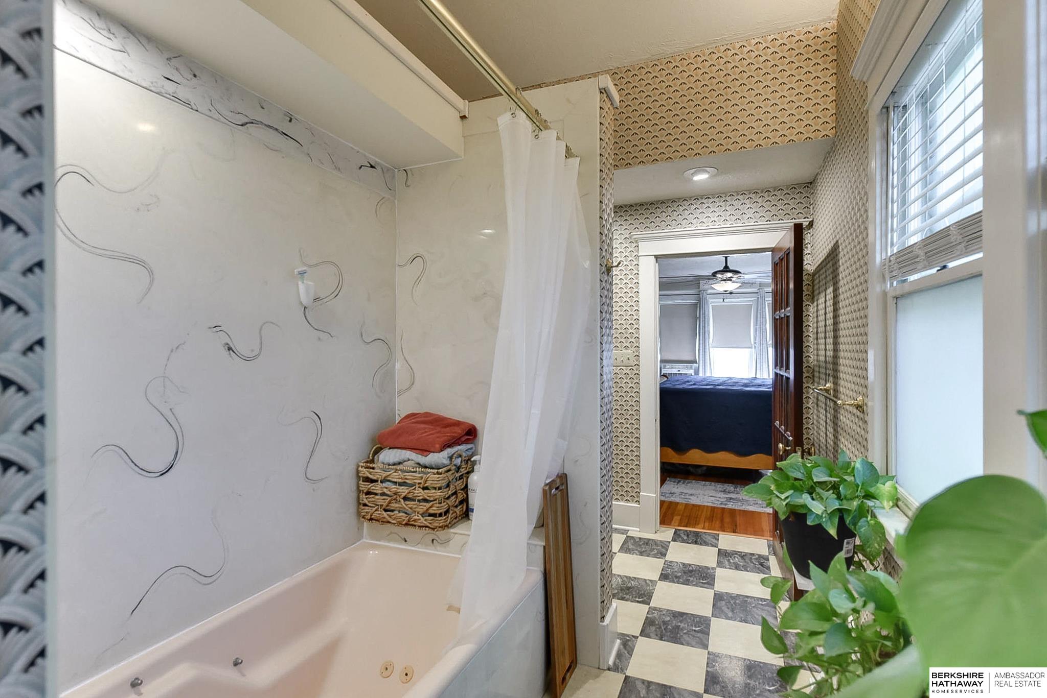 Omaha, Nebraska 68131, United States, 4 Bedrooms Bedrooms, ,4 BathroomsBathrooms,Residential,Pending,25496