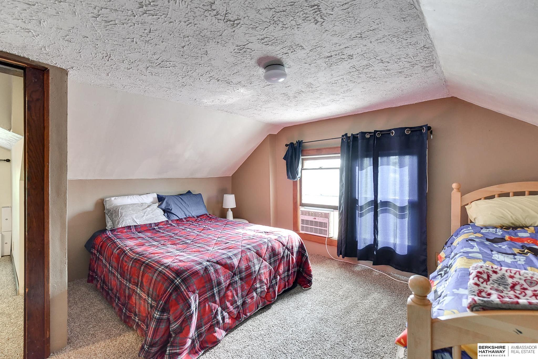 Omaha, Nebraska 68131, United States, 4 Bedrooms Bedrooms, ,4 BathroomsBathrooms,Residential,Pending,25496