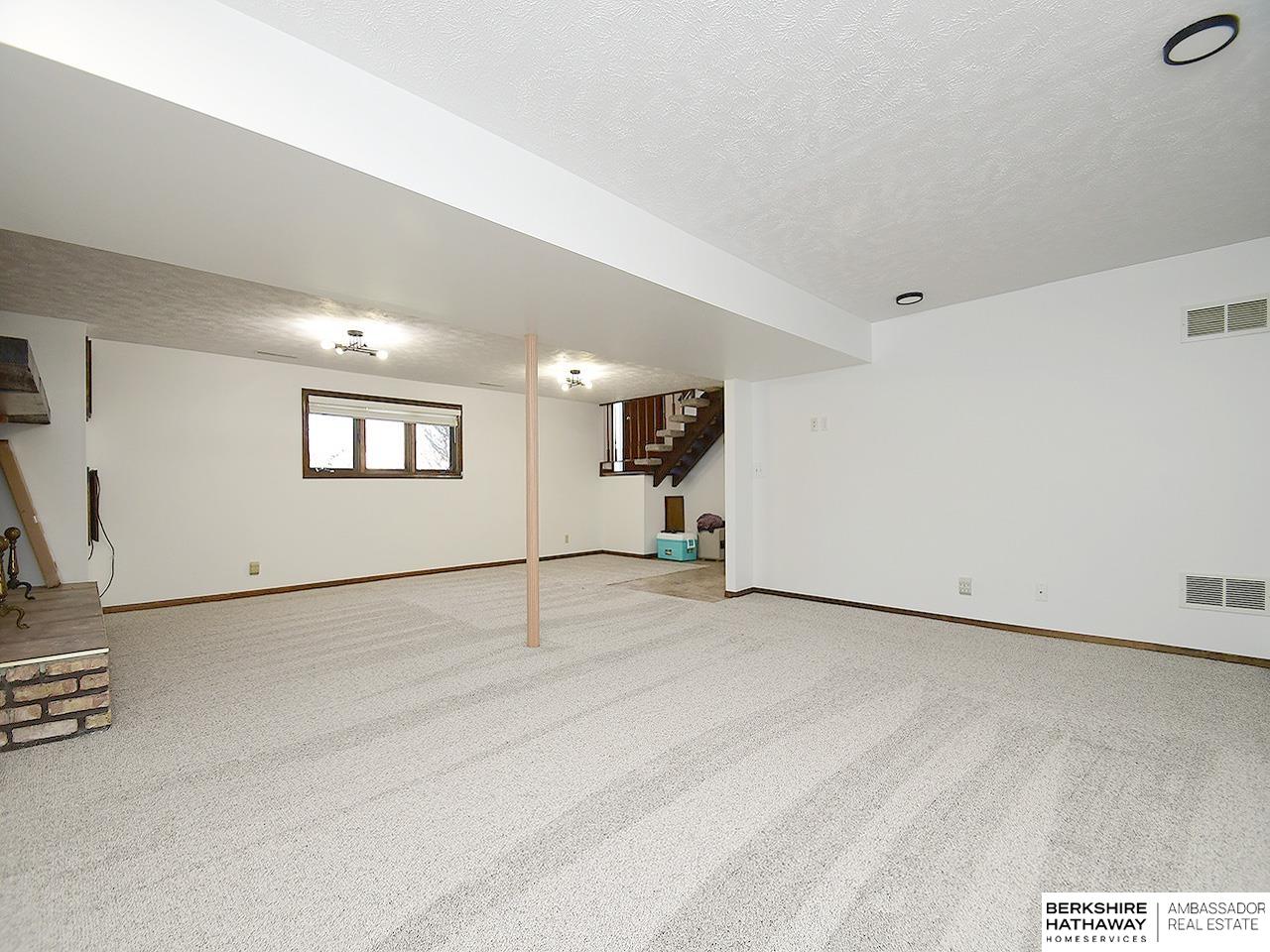 Omaha, Nebraska 68137, United States, 3 Bedrooms Bedrooms, ,2 BathroomsBathrooms,Residential,Pending,99816