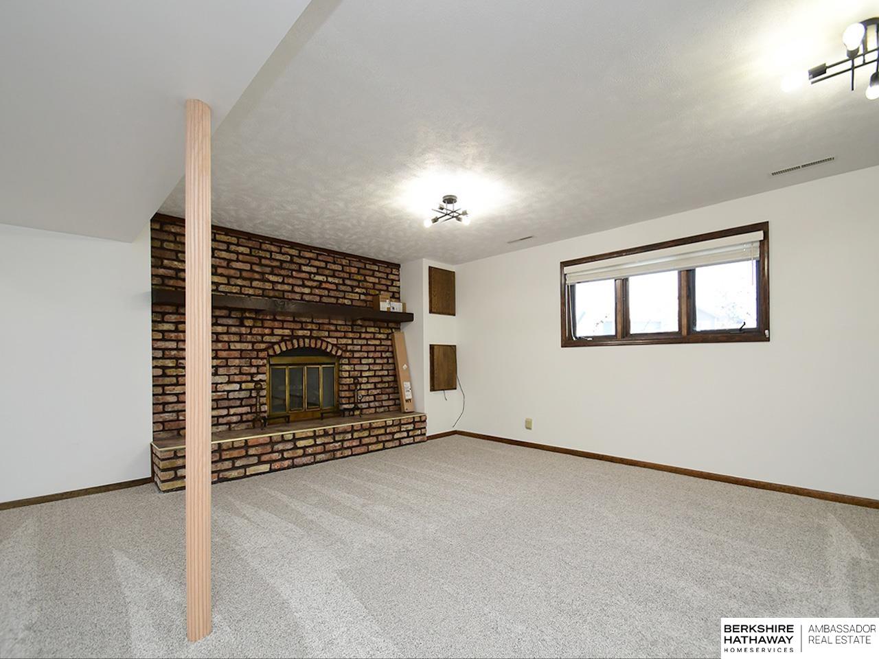 Omaha, Nebraska 68137, United States, 3 Bedrooms Bedrooms, ,2 BathroomsBathrooms,Residential,Pending,99816