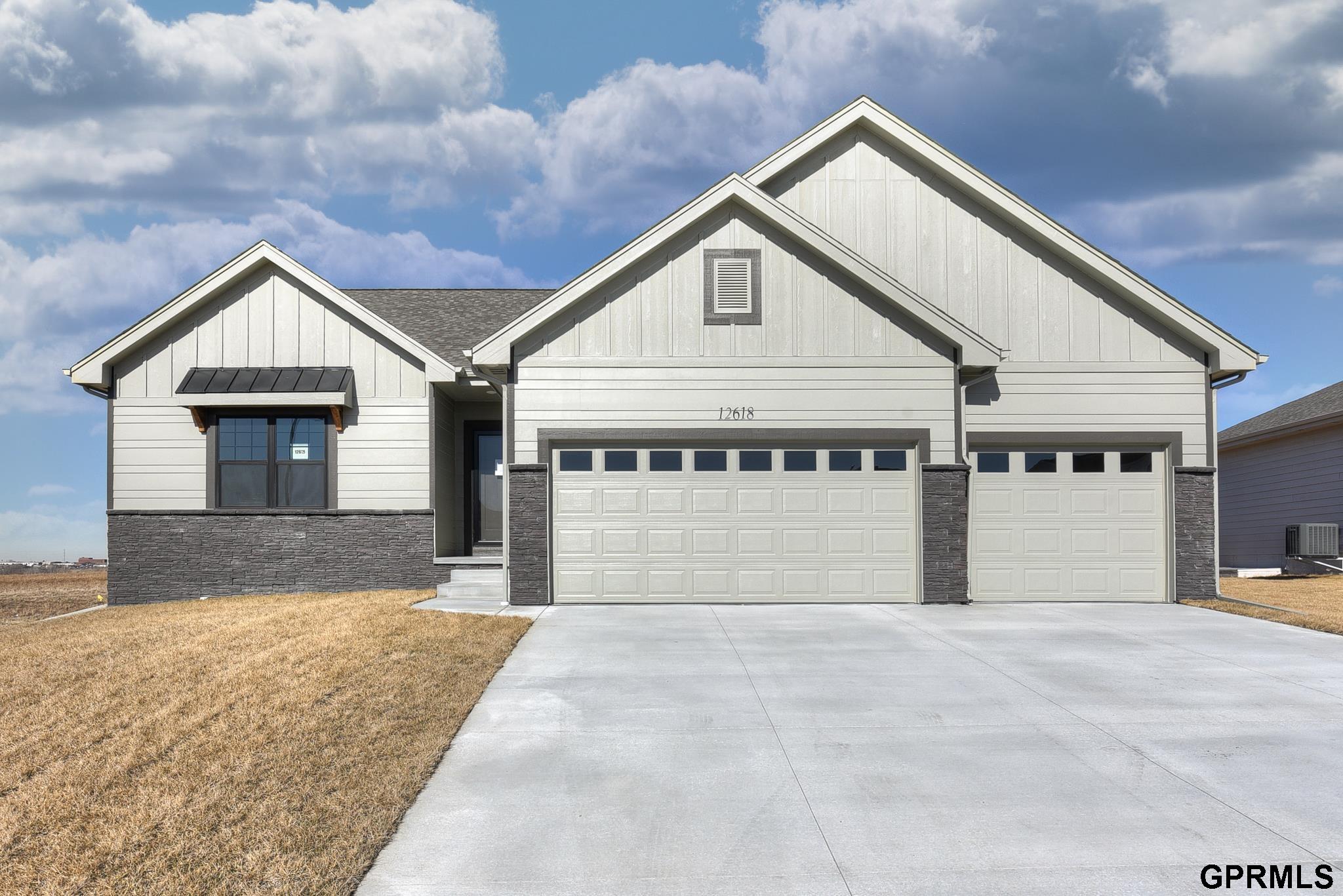 Papillion, Nebraska 68138, United States, 3 Bedrooms Bedrooms, ,2 BathroomsBathrooms,Residential,Pending,23645