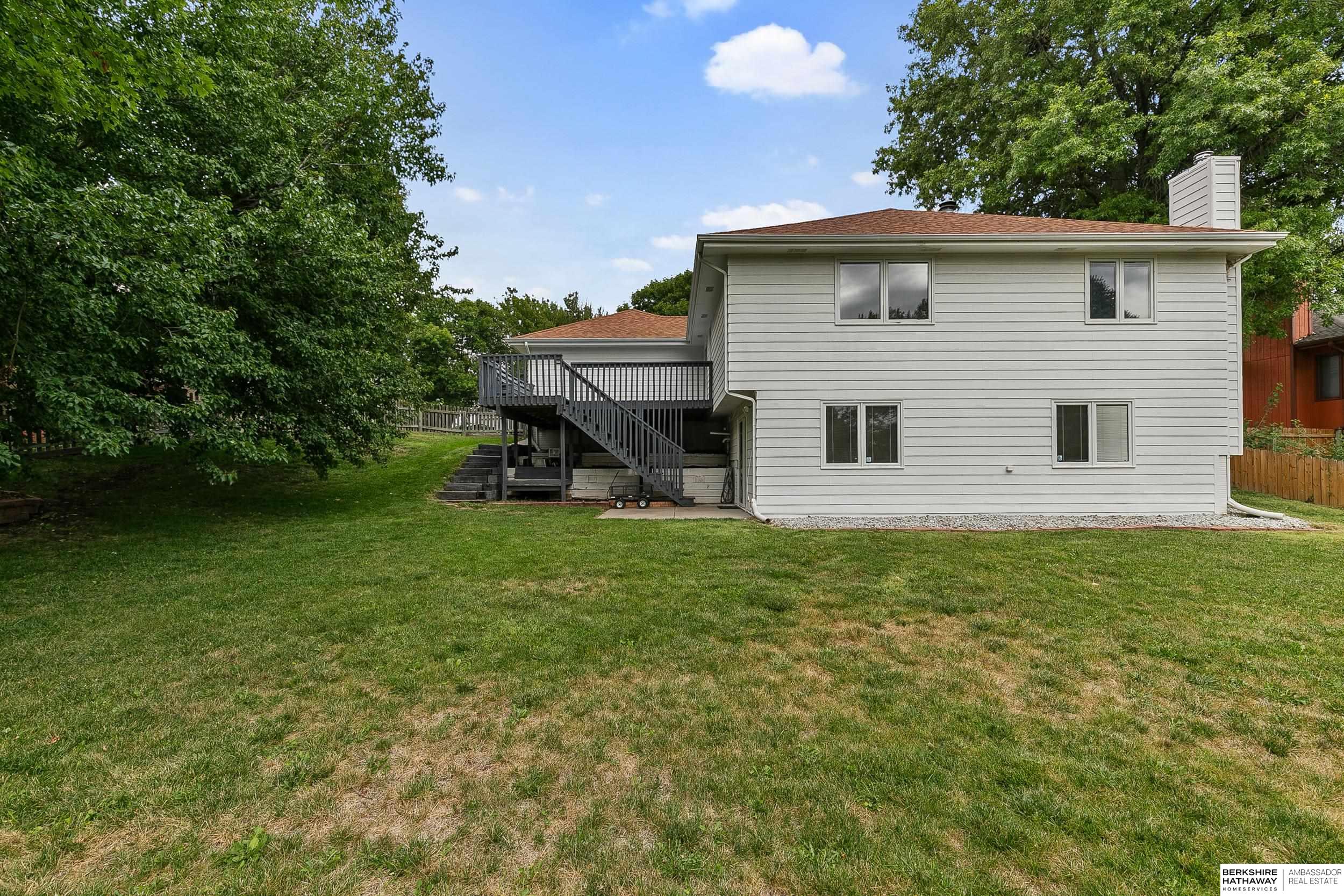 Lincoln, Nebraska 68506, United States, 3 Bedrooms Bedrooms, ,3 BathroomsBathrooms,Residential,Pending,44540