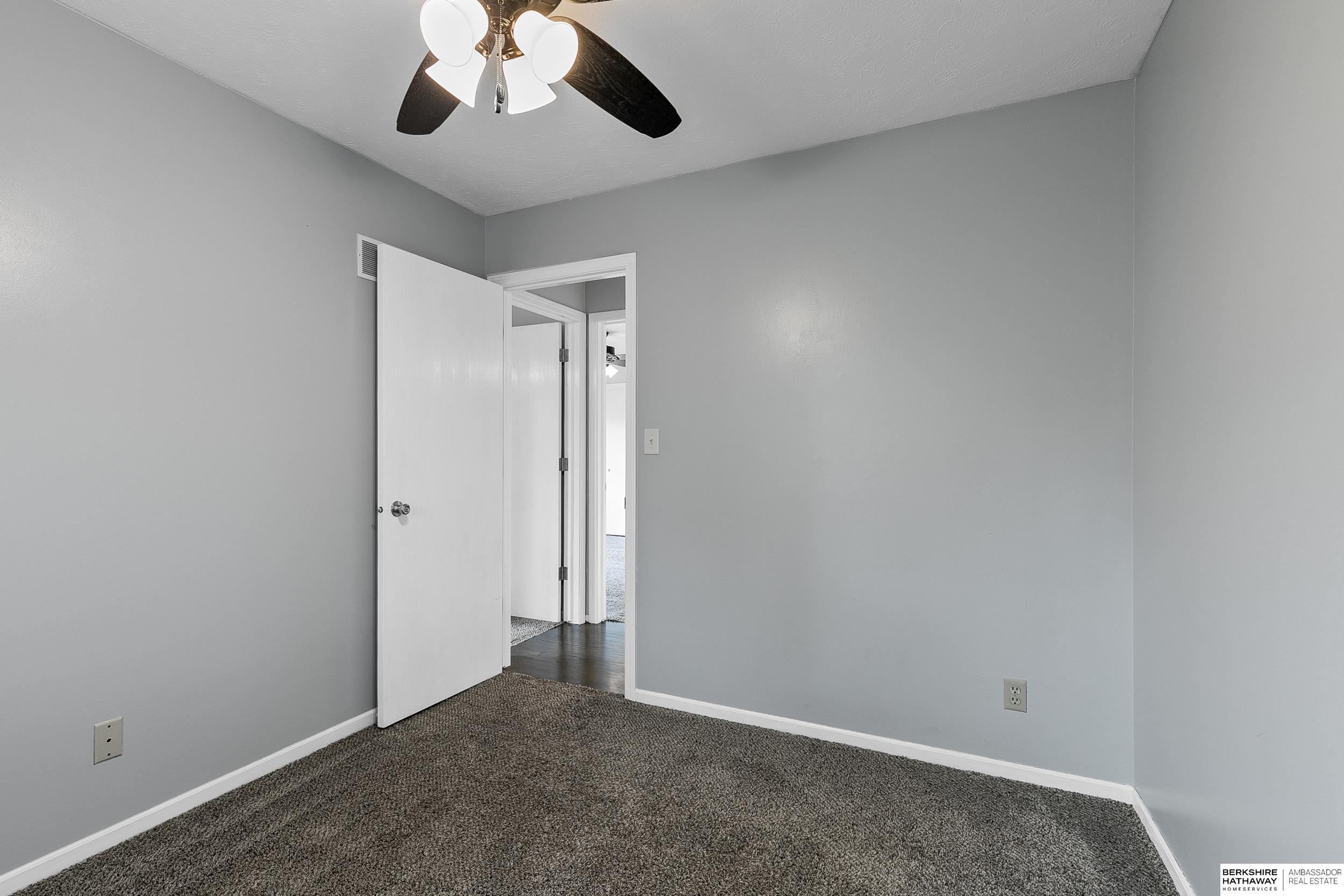 Lincoln, Nebraska 68506, United States, 3 Bedrooms Bedrooms, ,3 BathroomsBathrooms,Residential,Pending,44540