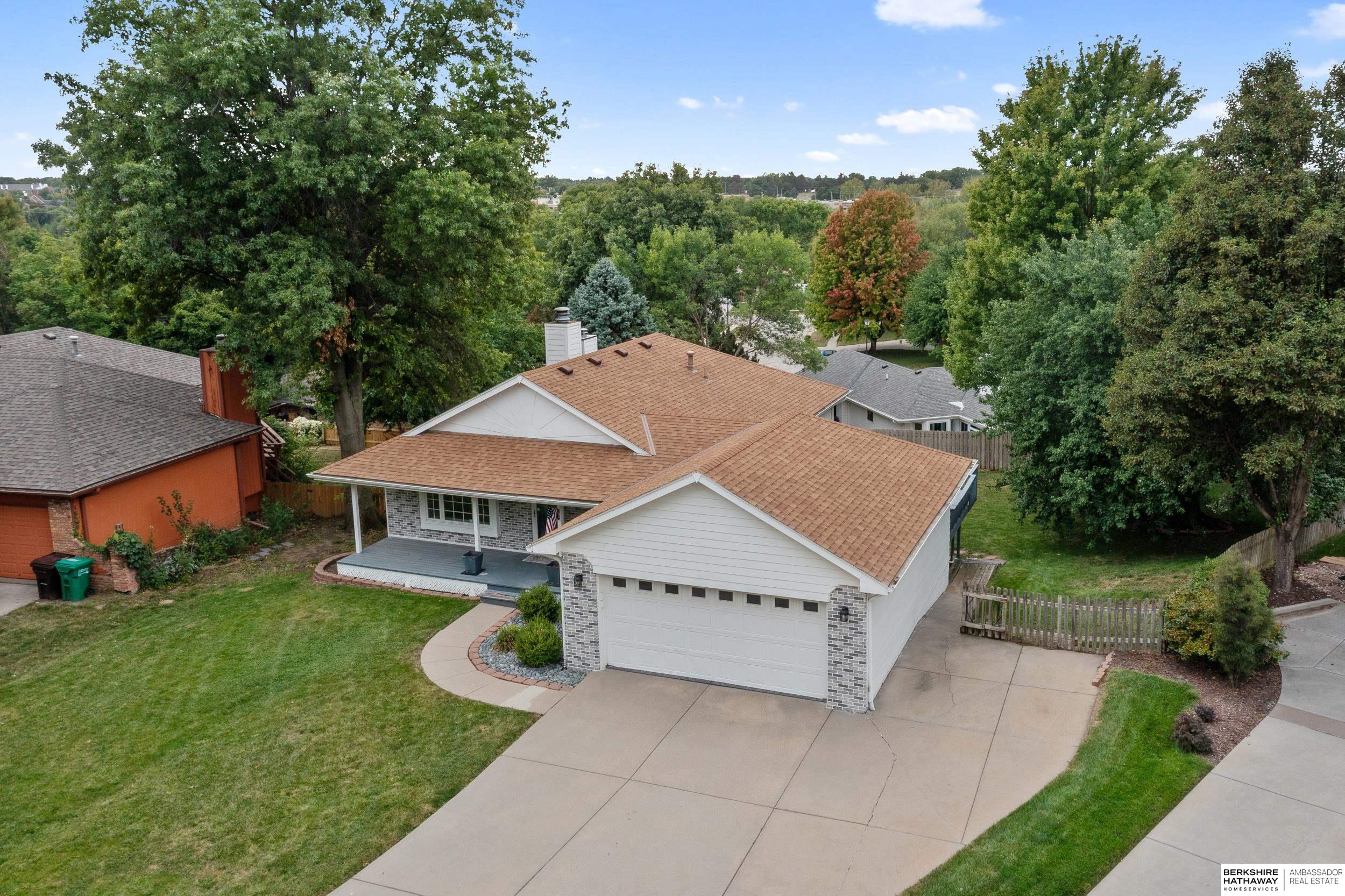 Lincoln, Nebraska 68506, United States, 3 Bedrooms Bedrooms, ,3 BathroomsBathrooms,Residential,Pending,44540