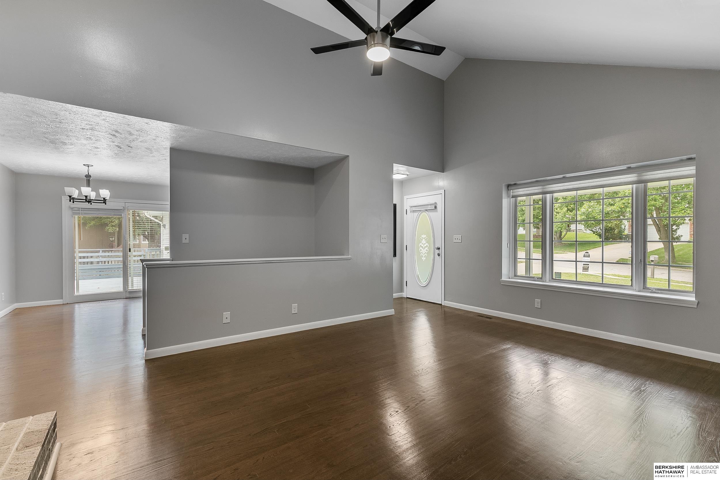 Lincoln, Nebraska 68506, United States, 3 Bedrooms Bedrooms, ,3 BathroomsBathrooms,Residential,Pending,44540