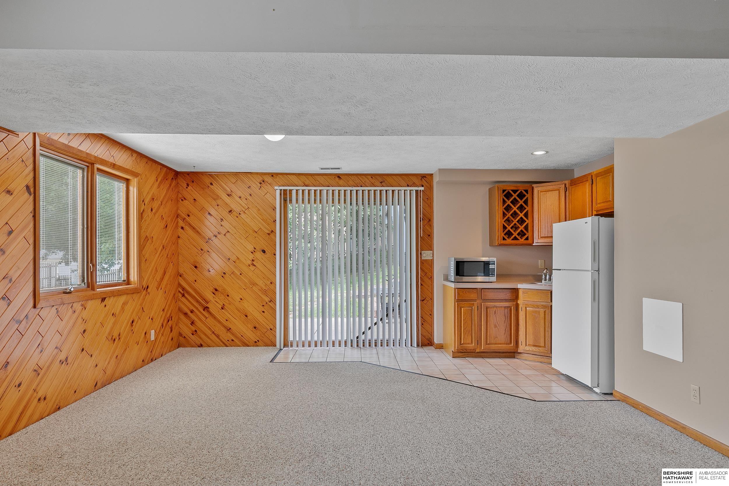 Lincoln, Nebraska 68506, United States, 3 Bedrooms Bedrooms, ,3 BathroomsBathrooms,Residential,Pending,44540