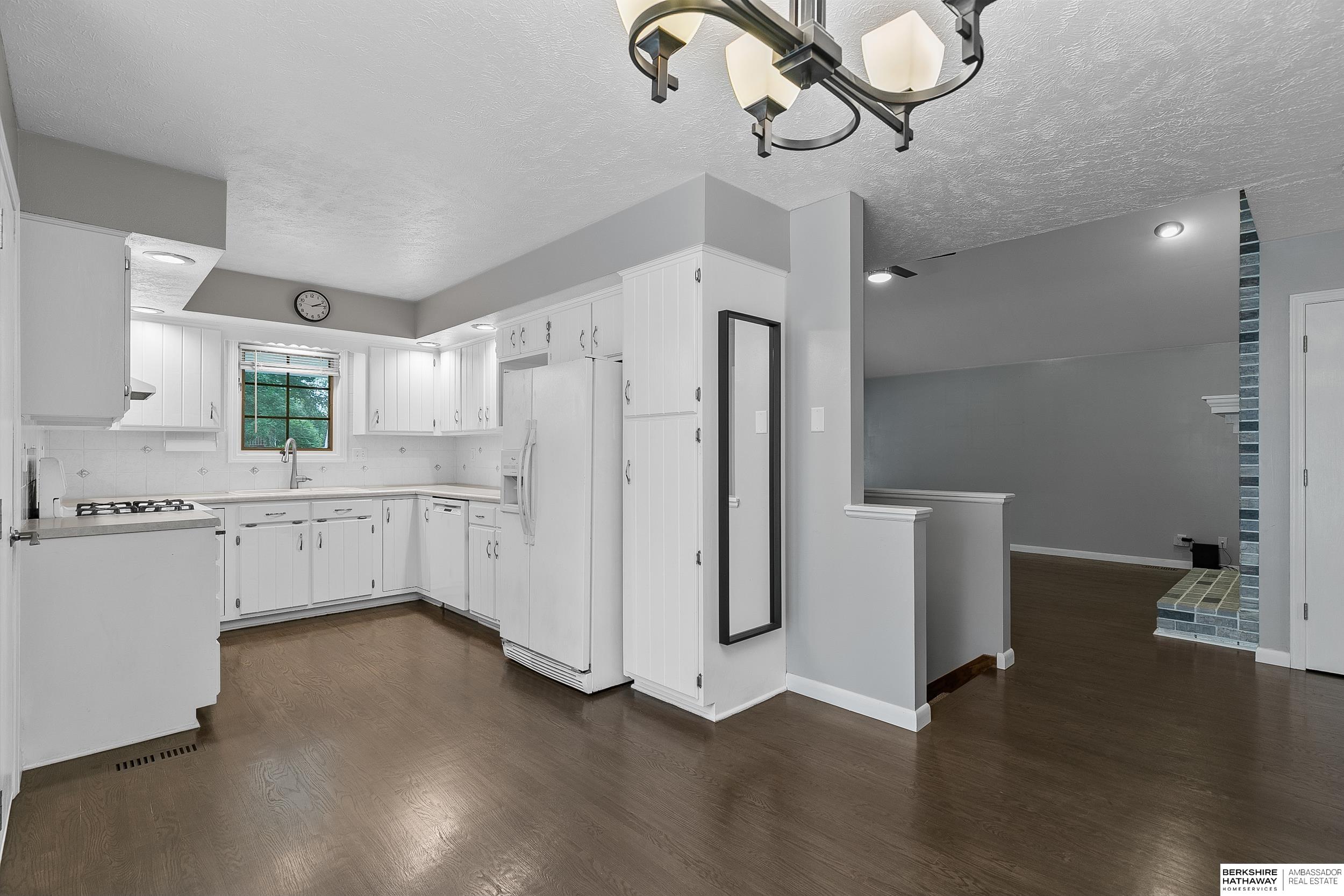 Lincoln, Nebraska 68506, United States, 3 Bedrooms Bedrooms, ,3 BathroomsBathrooms,Residential,Pending,44540