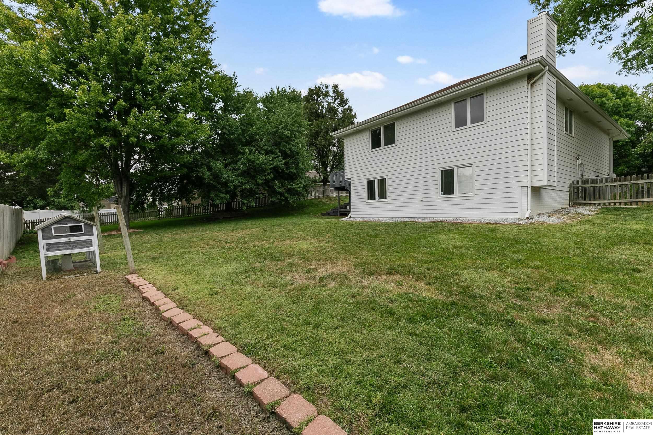 Lincoln, Nebraska 68506, United States, 3 Bedrooms Bedrooms, ,3 BathroomsBathrooms,Residential,Pending,44540