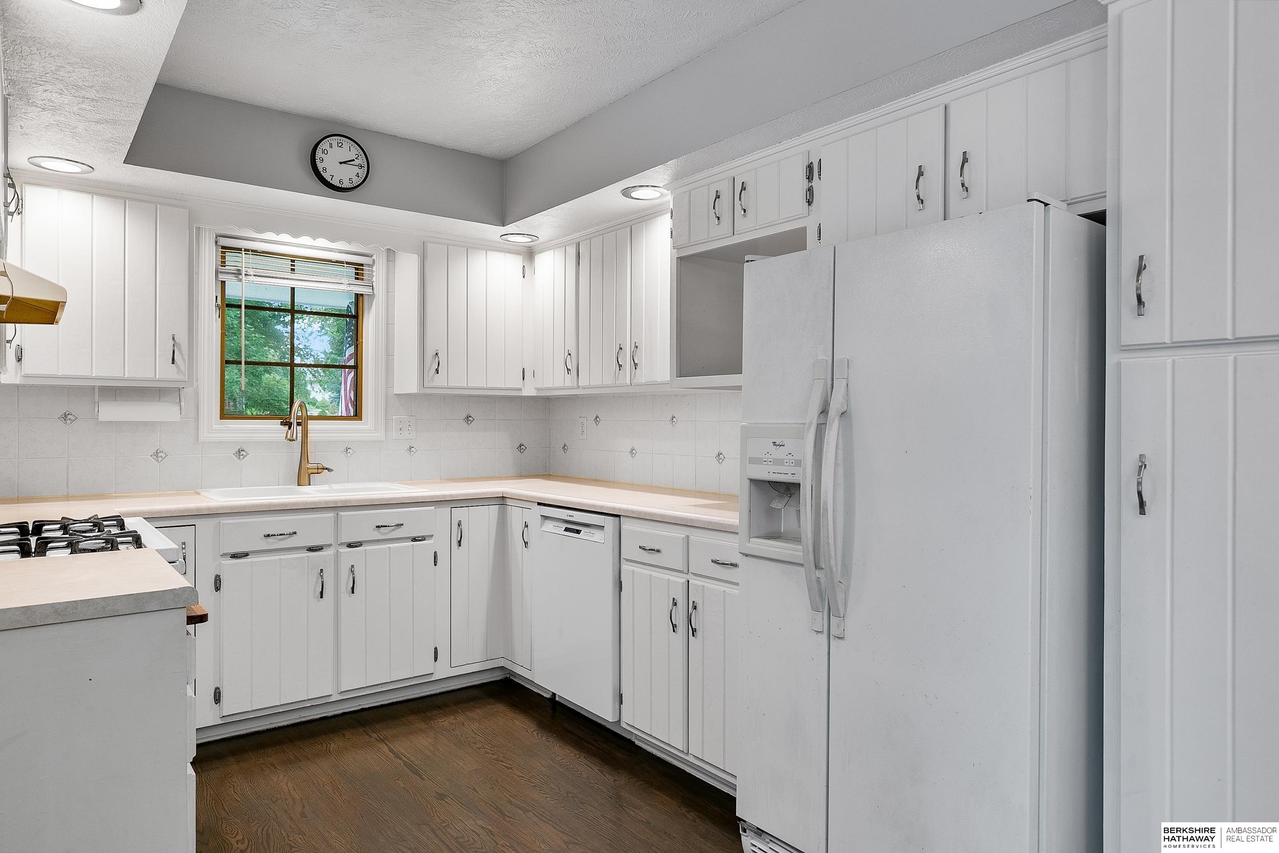 Lincoln, Nebraska 68506, United States, 3 Bedrooms Bedrooms, ,3 BathroomsBathrooms,Residential,Pending,44540