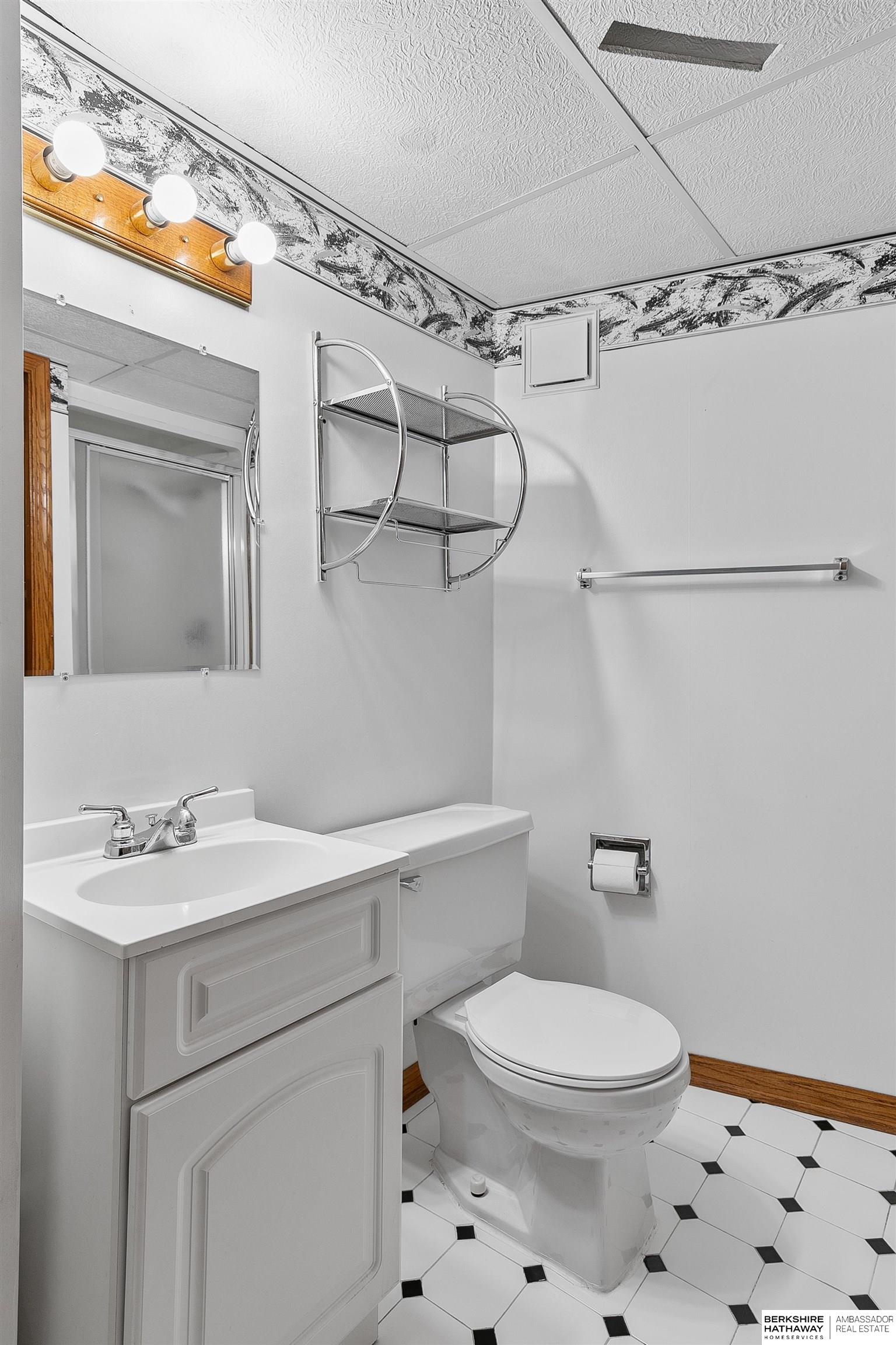 Lincoln, Nebraska 68506, United States, 3 Bedrooms Bedrooms, ,3 BathroomsBathrooms,Residential,Pending,44540