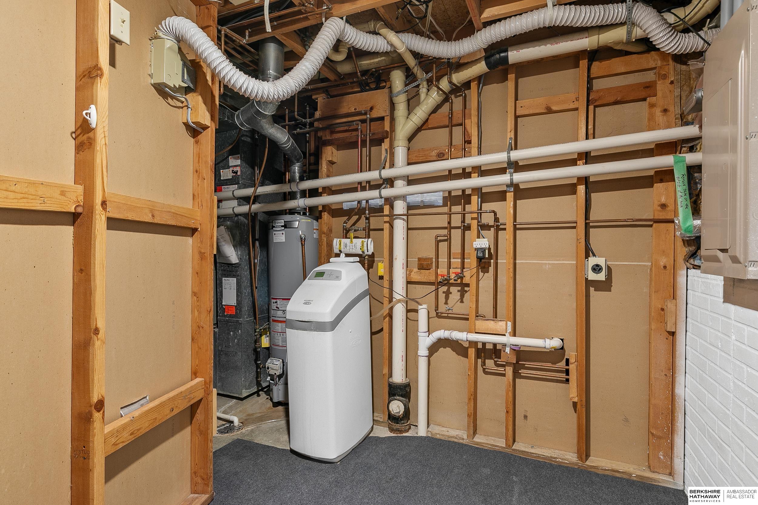 Lincoln, Nebraska 68506, United States, 3 Bedrooms Bedrooms, ,3 BathroomsBathrooms,Residential,Pending,44540