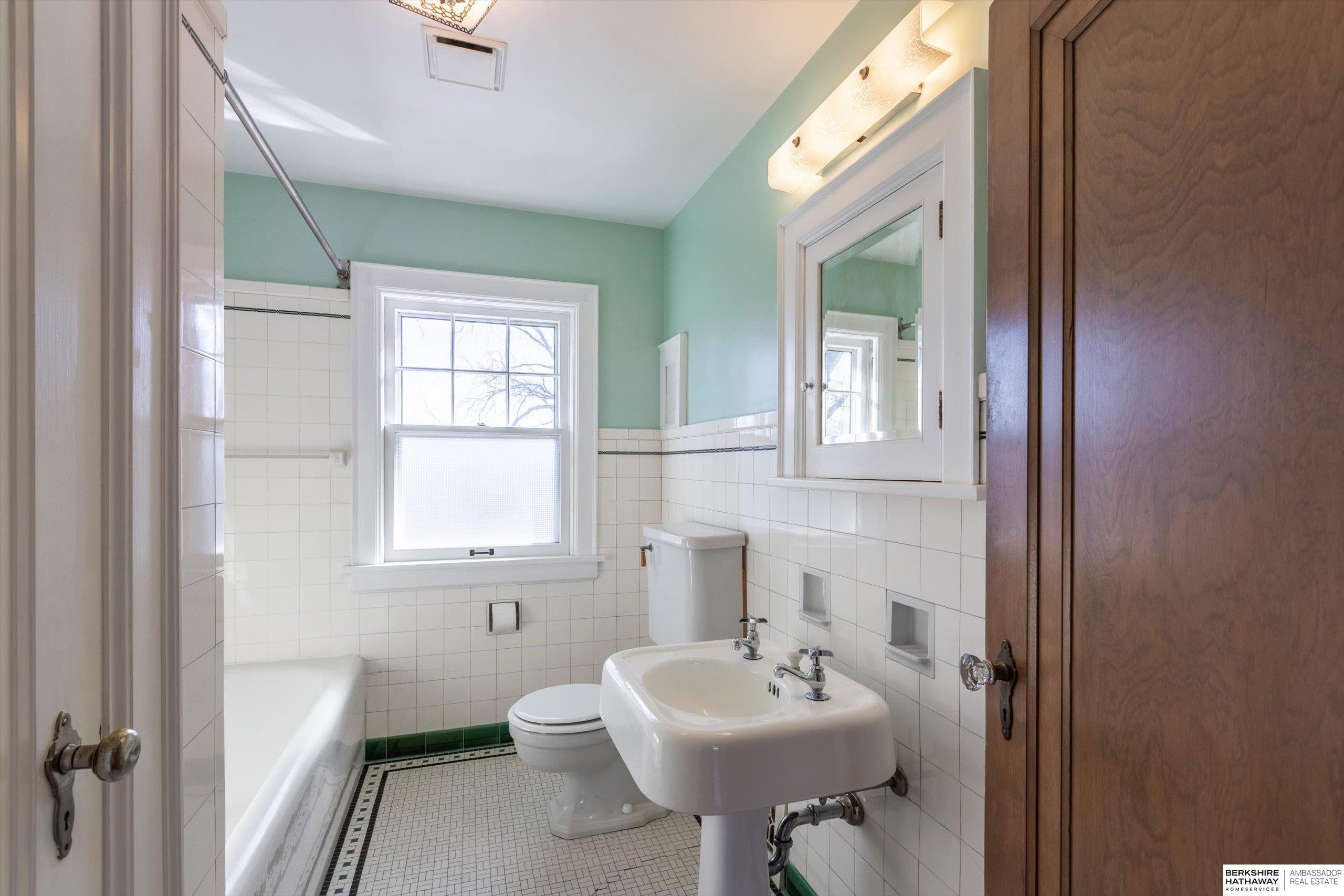 Omaha, Nebraska 68104, United States, 3 Bedrooms Bedrooms, ,2 BathroomsBathrooms,Residential,Pending,78194