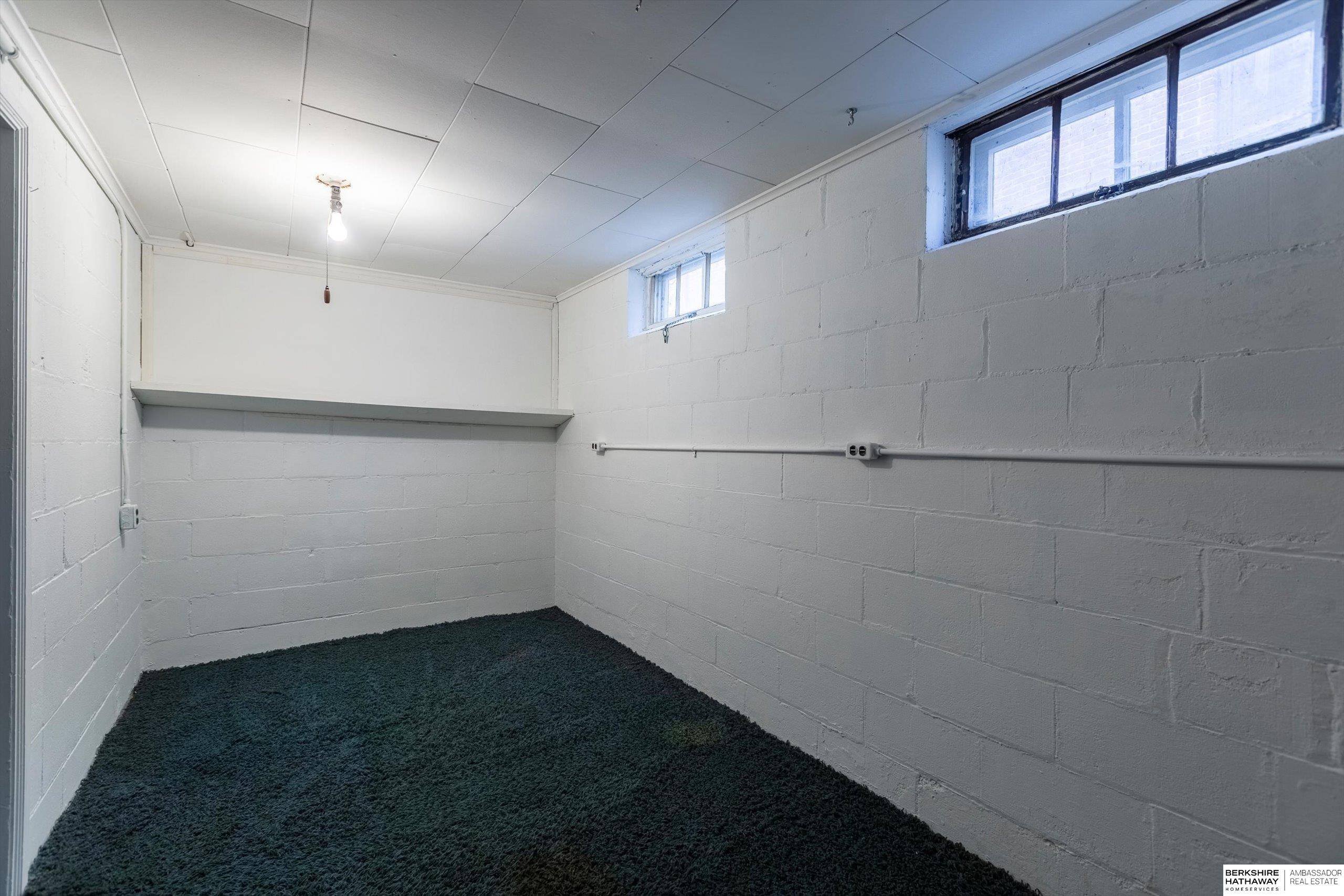 Omaha, Nebraska 68104, United States, 3 Bedrooms Bedrooms, ,2 BathroomsBathrooms,Residential,Pending,78194