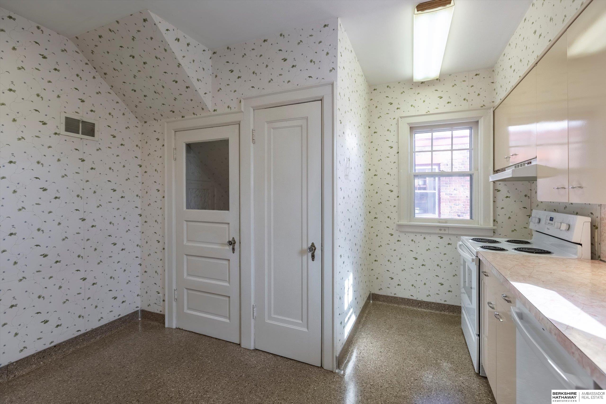 Omaha, Nebraska 68104, United States, 3 Bedrooms Bedrooms, ,2 BathroomsBathrooms,Residential,Pending,78194