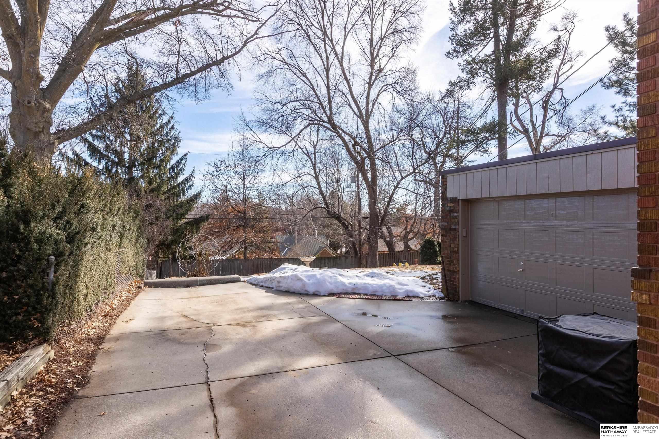 Omaha, Nebraska 68104, United States, 3 Bedrooms Bedrooms, ,2 BathroomsBathrooms,Residential,Pending,78194