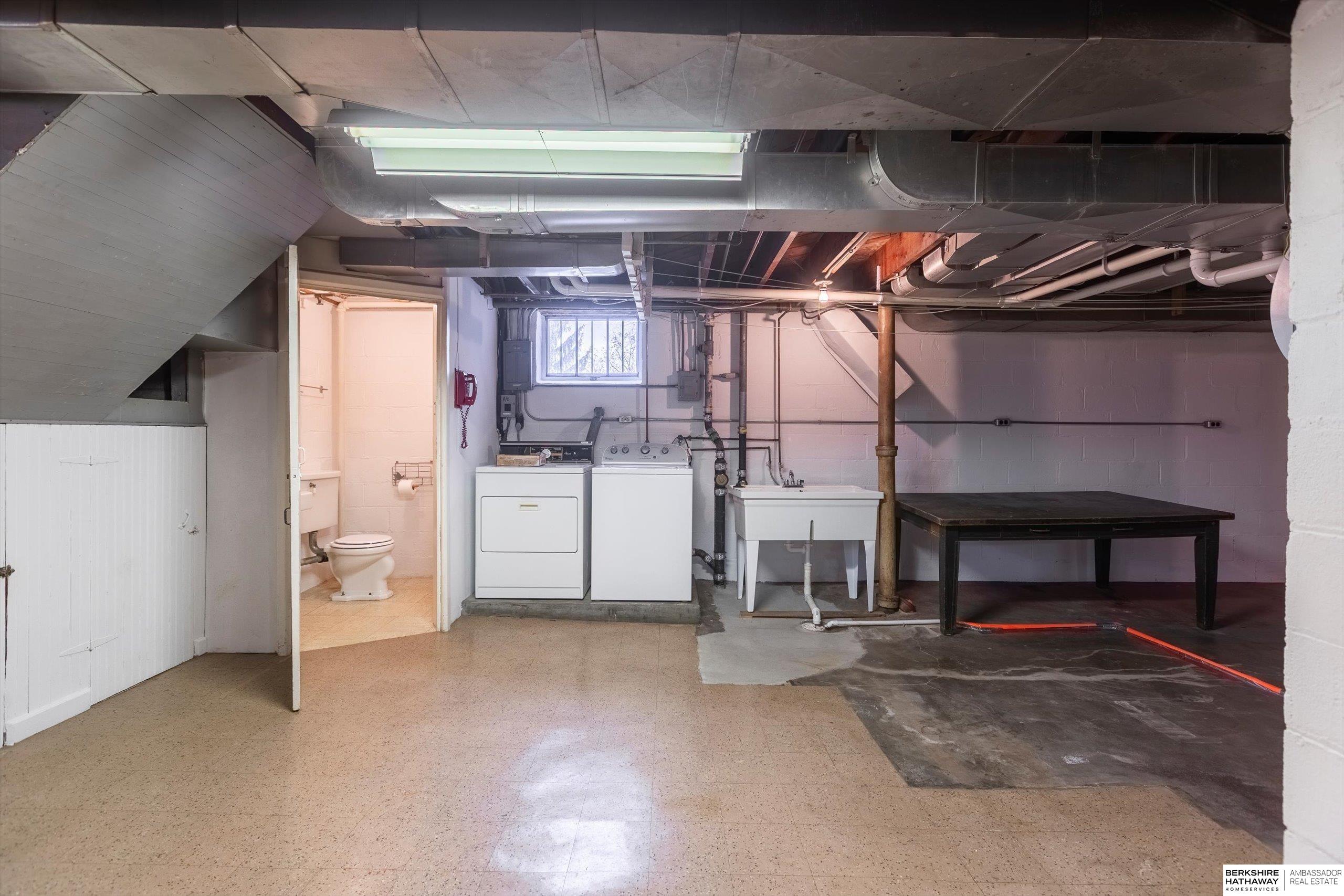 Omaha, Nebraska 68104, United States, 3 Bedrooms Bedrooms, ,2 BathroomsBathrooms,Residential,Pending,78194