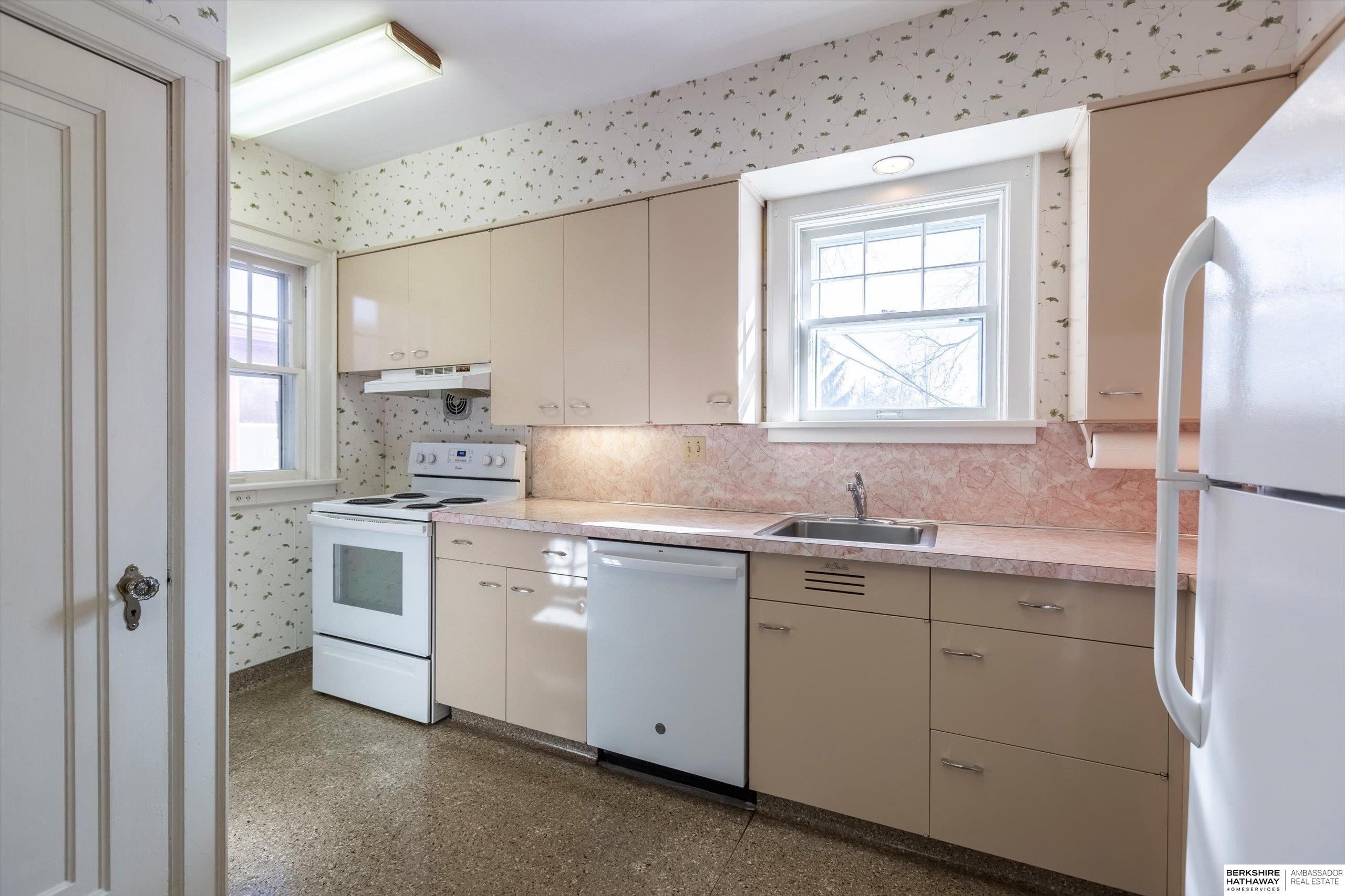 Omaha, Nebraska 68104, United States, 3 Bedrooms Bedrooms, ,2 BathroomsBathrooms,Residential,Pending,78194