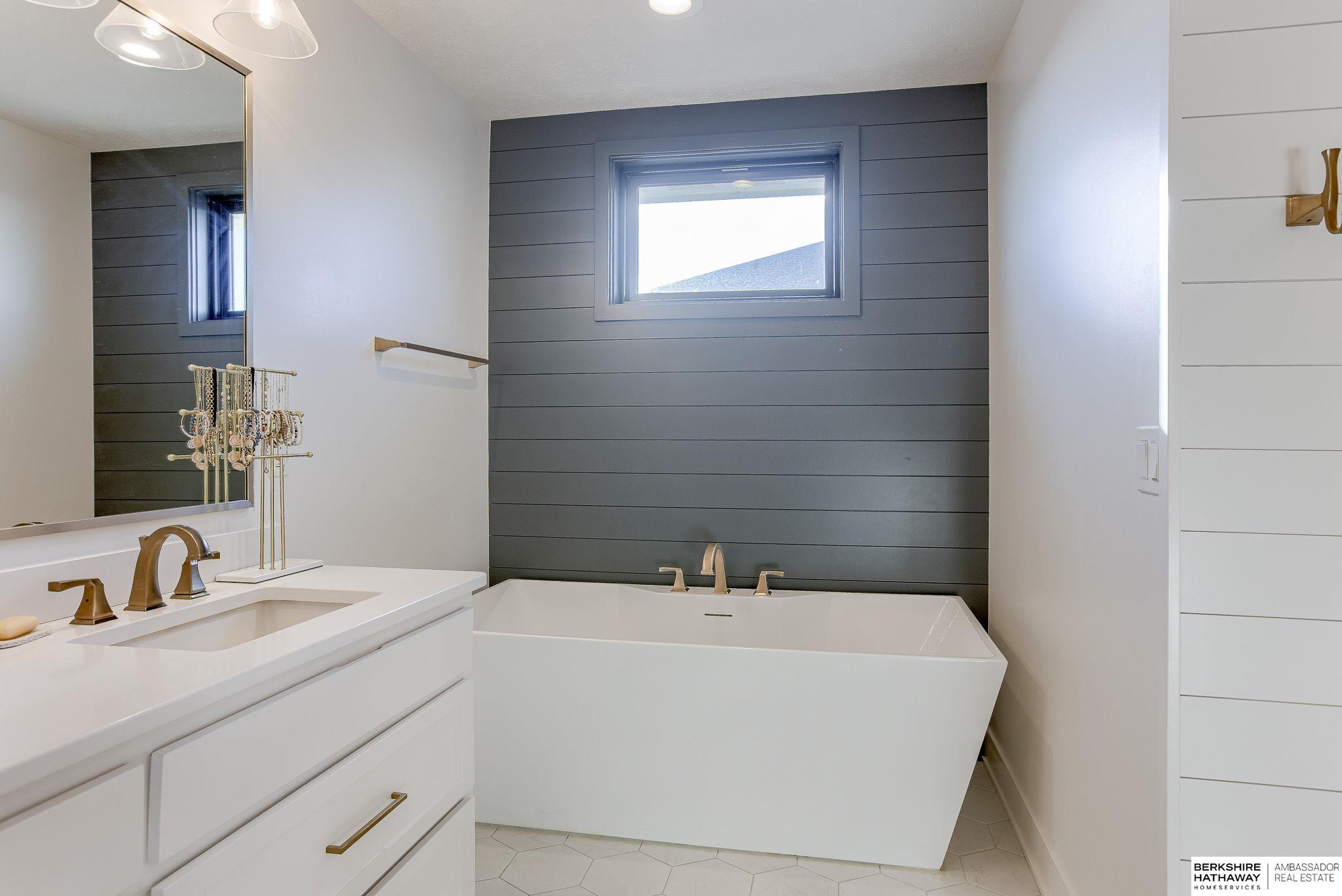 Elkhorn, Nebraska 68022, United States, 5 Bedrooms Bedrooms, ,5 BathroomsBathrooms,Residential,Active,86801