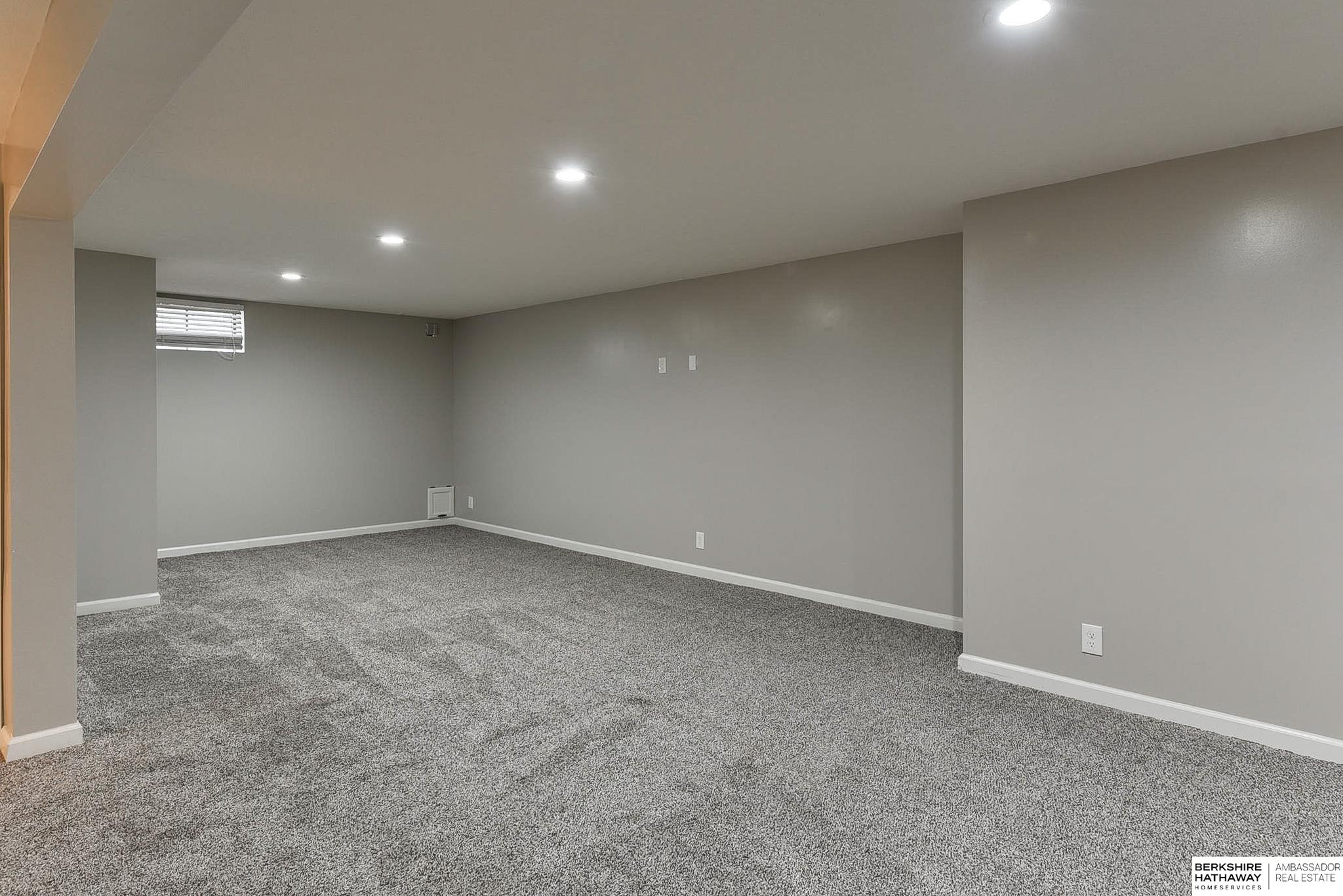 Omaha, Nebraska 68137, United States, 3 Bedrooms Bedrooms, ,2 BathroomsBathrooms,Residential,Pending,14245