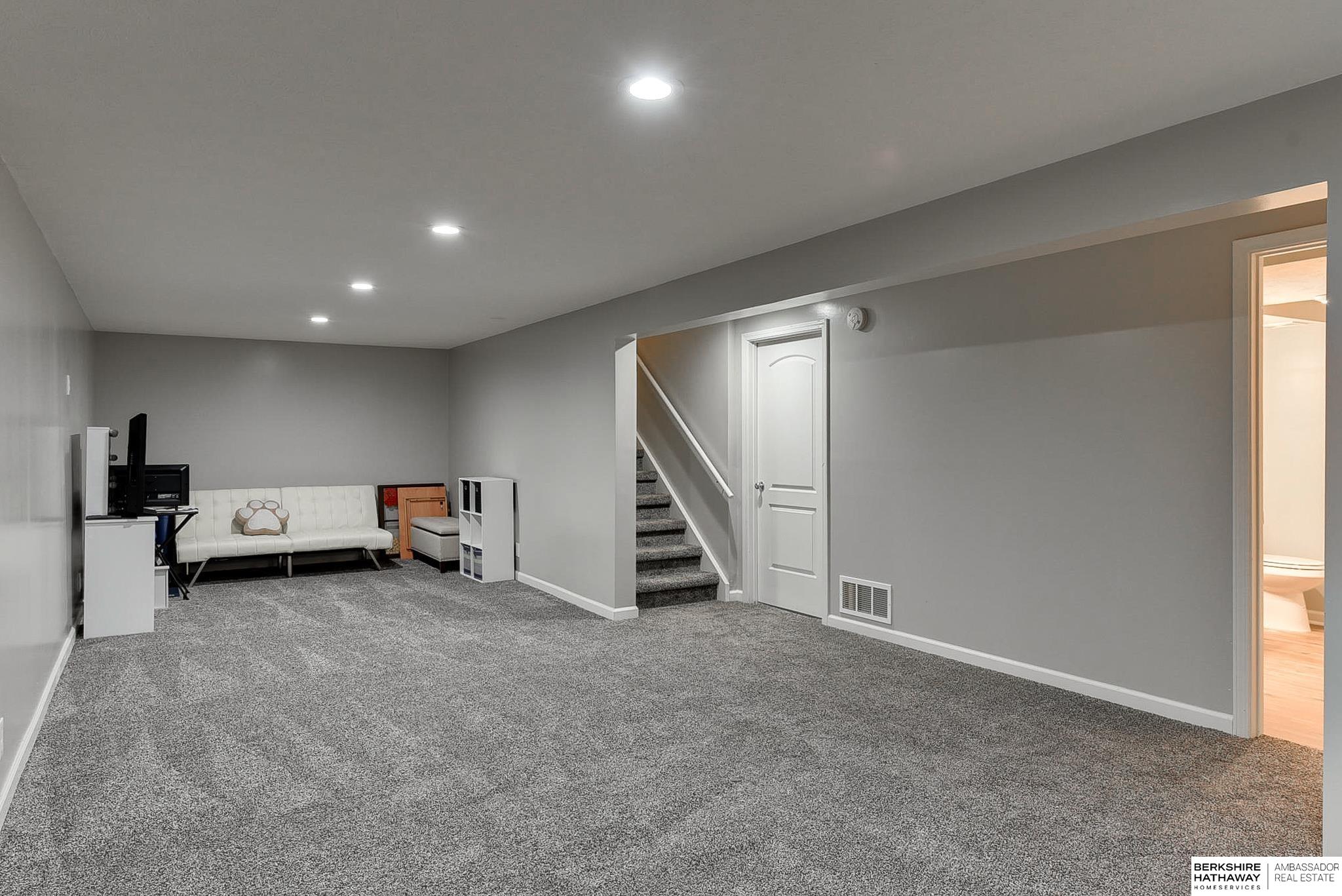 Omaha, Nebraska 68137, United States, 3 Bedrooms Bedrooms, ,2 BathroomsBathrooms,Residential,Pending,14245