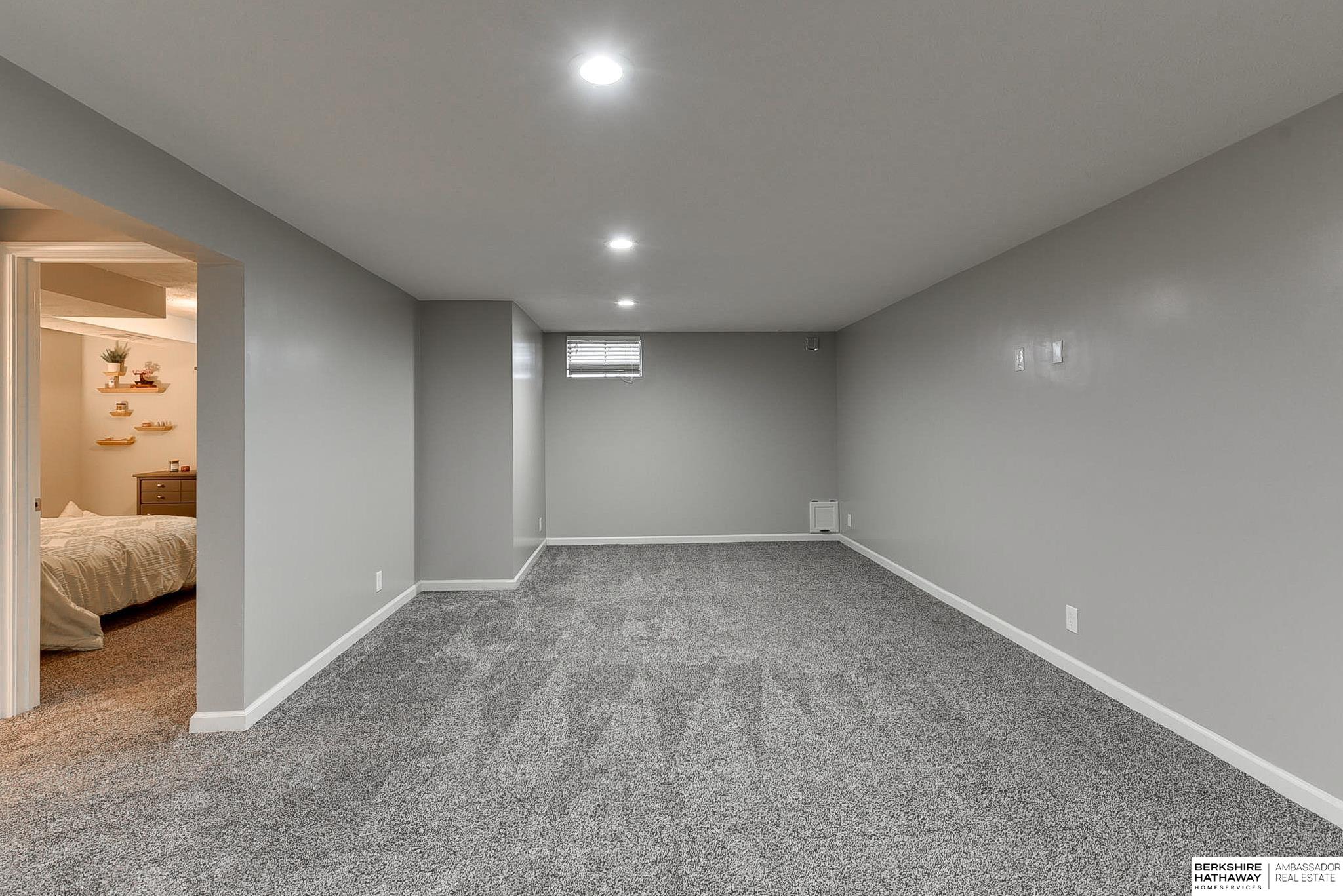 Omaha, Nebraska 68137, United States, 3 Bedrooms Bedrooms, ,2 BathroomsBathrooms,Residential,Pending,14245