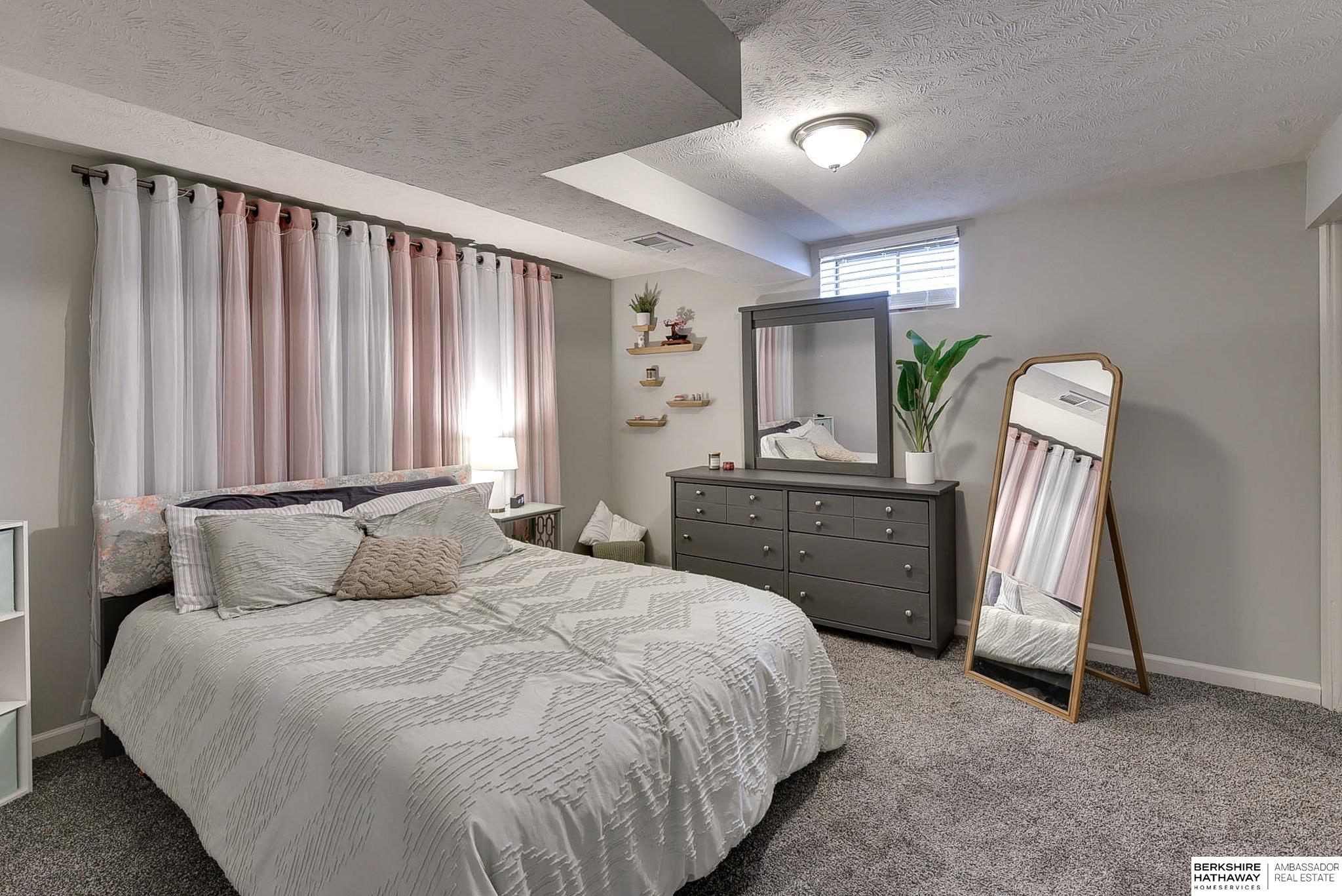 Omaha, Nebraska 68137, United States, 3 Bedrooms Bedrooms, ,2 BathroomsBathrooms,Residential,Pending,14245