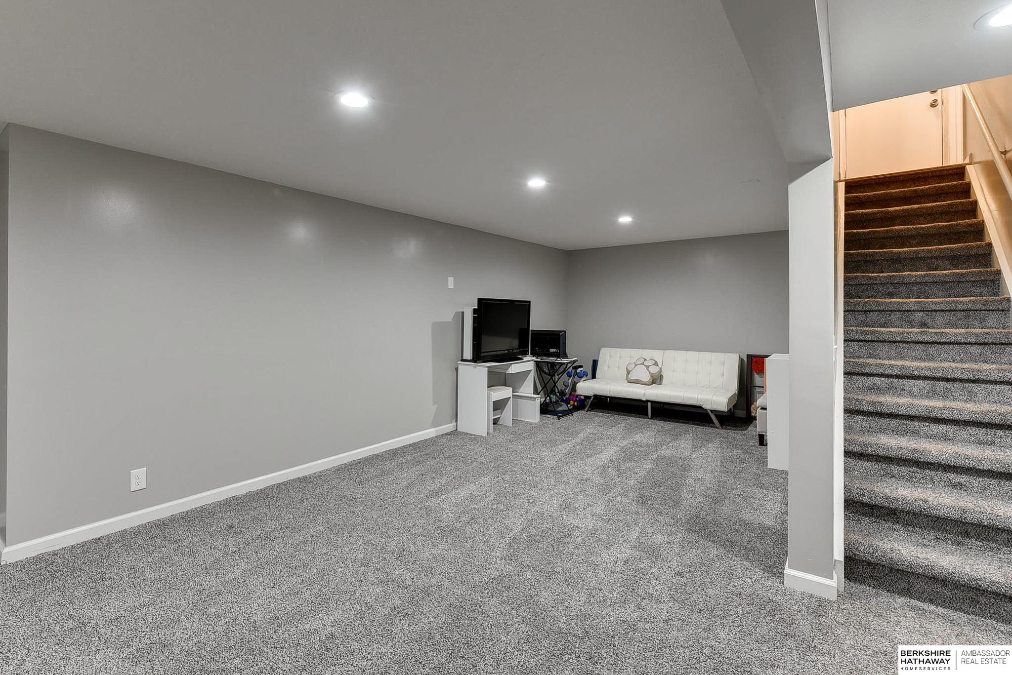 Omaha, Nebraska 68137, United States, 3 Bedrooms Bedrooms, ,2 BathroomsBathrooms,Residential,Pending,14245