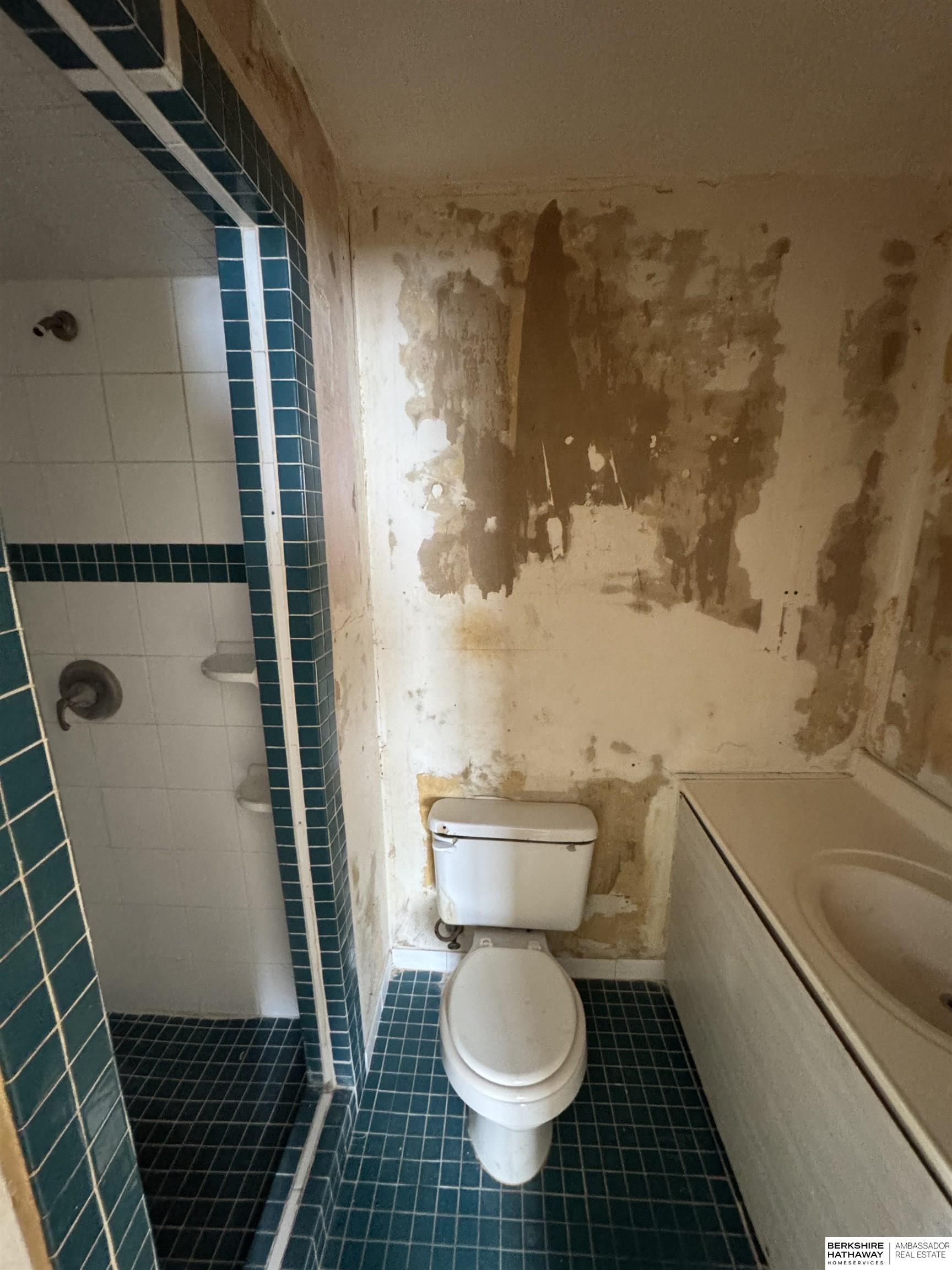 Omaha, Nebraska 68124, United States, 3 Bedrooms Bedrooms, ,2 BathroomsBathrooms,Residential,Pending,4506