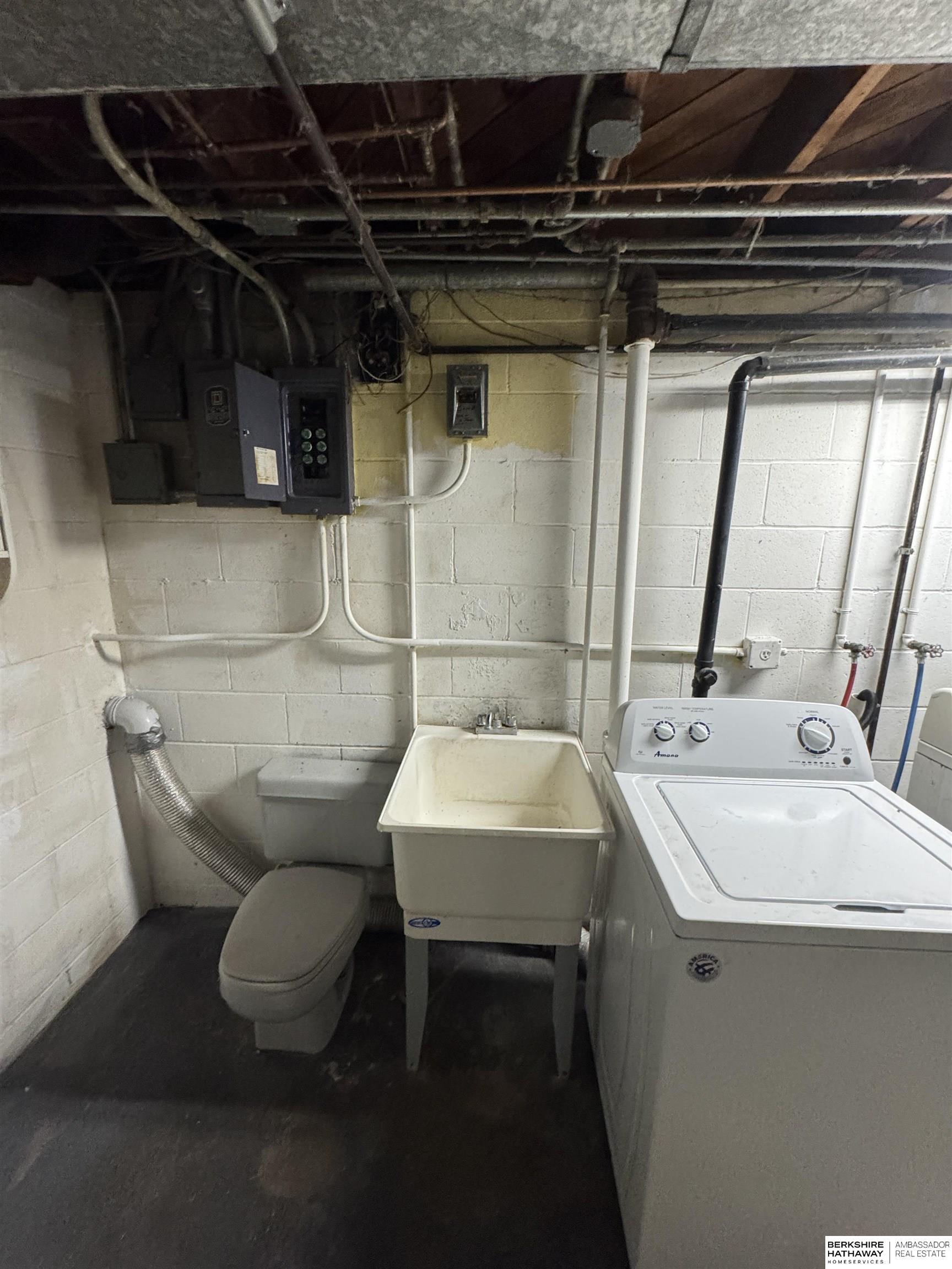 Omaha, Nebraska 68124, United States, 3 Bedrooms Bedrooms, ,2 BathroomsBathrooms,Residential,Pending,4506