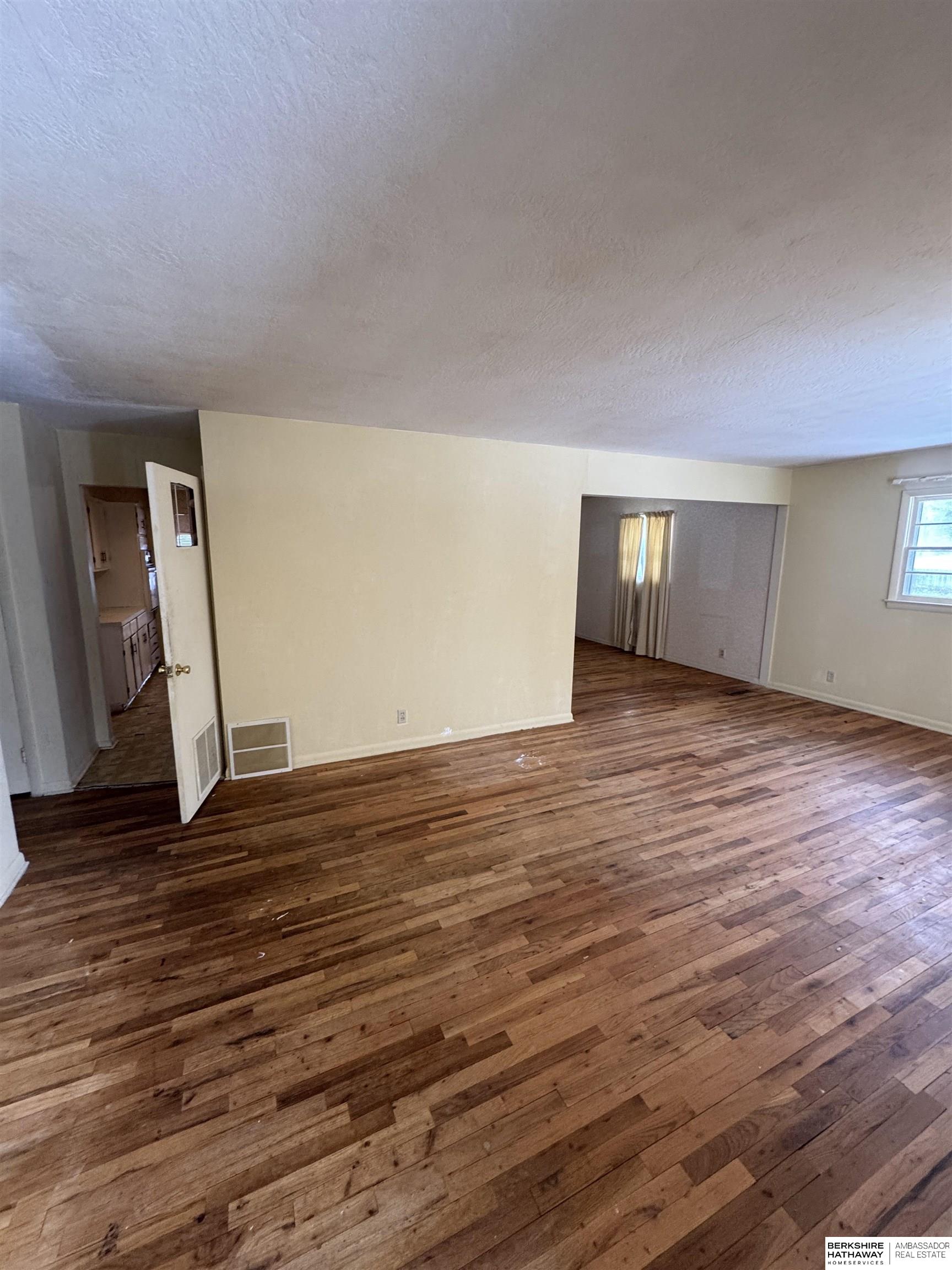 Omaha, Nebraska 68124, United States, 3 Bedrooms Bedrooms, ,2 BathroomsBathrooms,Residential,Pending,4506