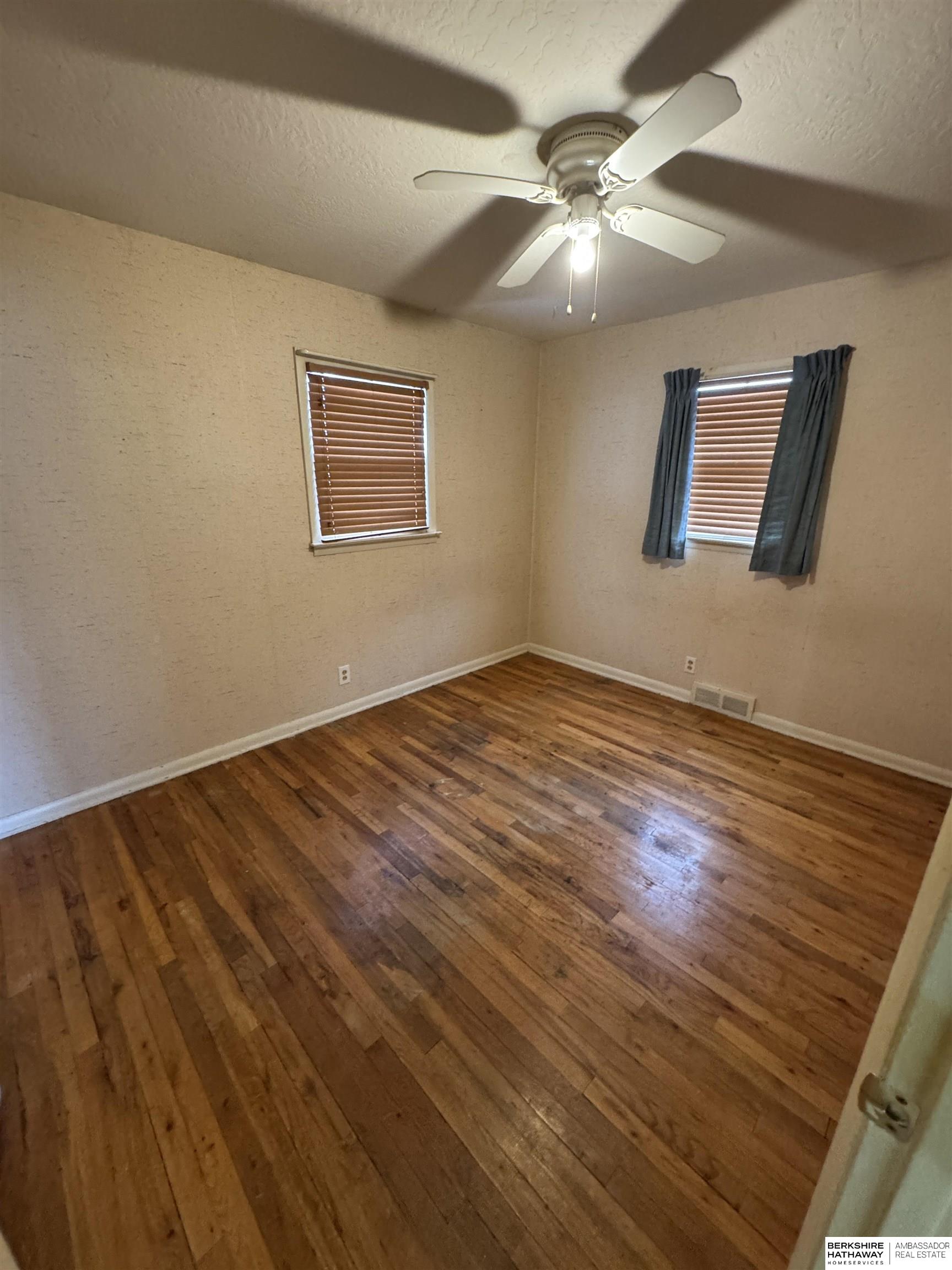 Omaha, Nebraska 68124, United States, 3 Bedrooms Bedrooms, ,2 BathroomsBathrooms,Residential,Pending,4506