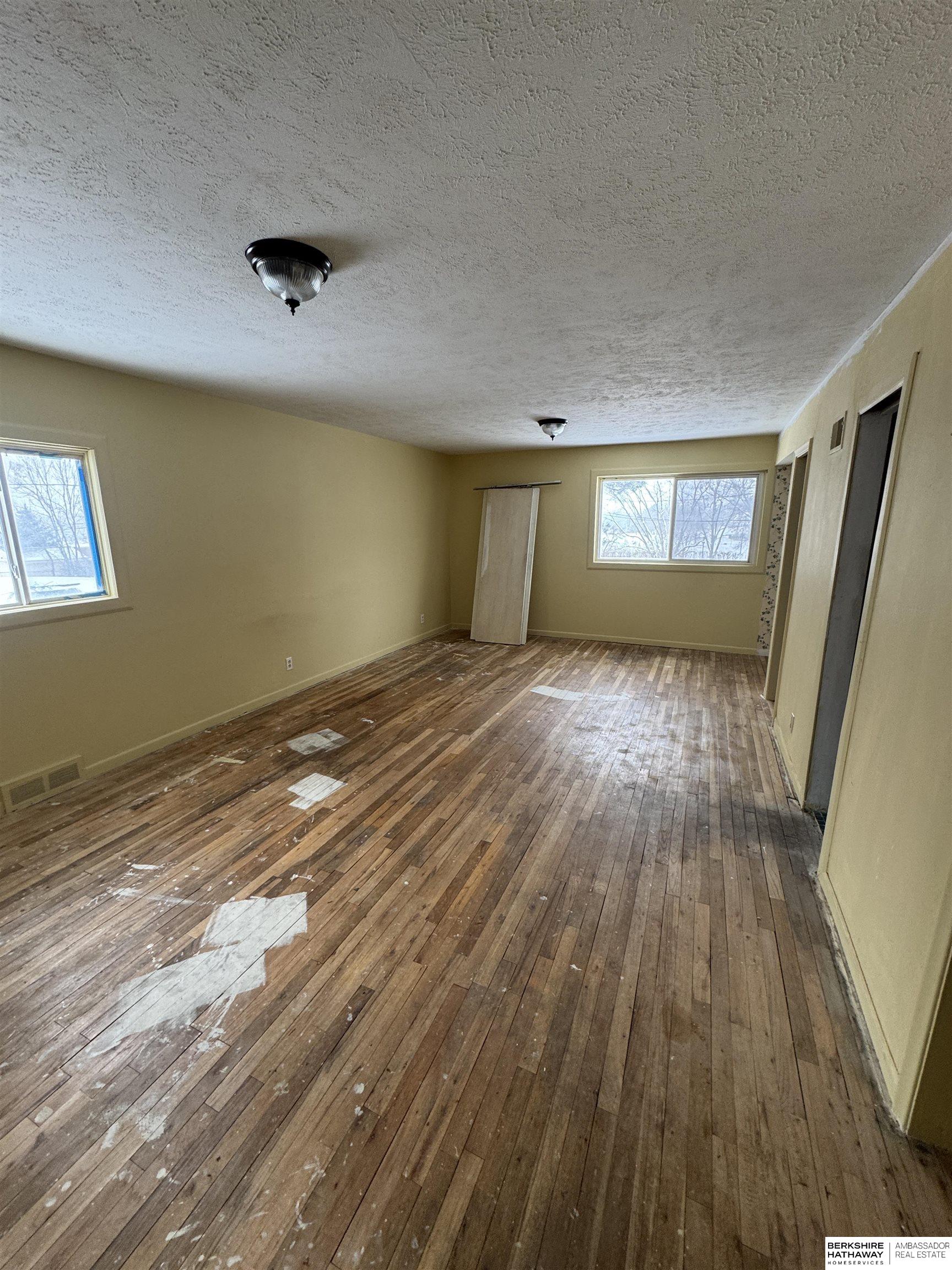 Omaha, Nebraska 68124, United States, 3 Bedrooms Bedrooms, ,2 BathroomsBathrooms,Residential,Pending,4506