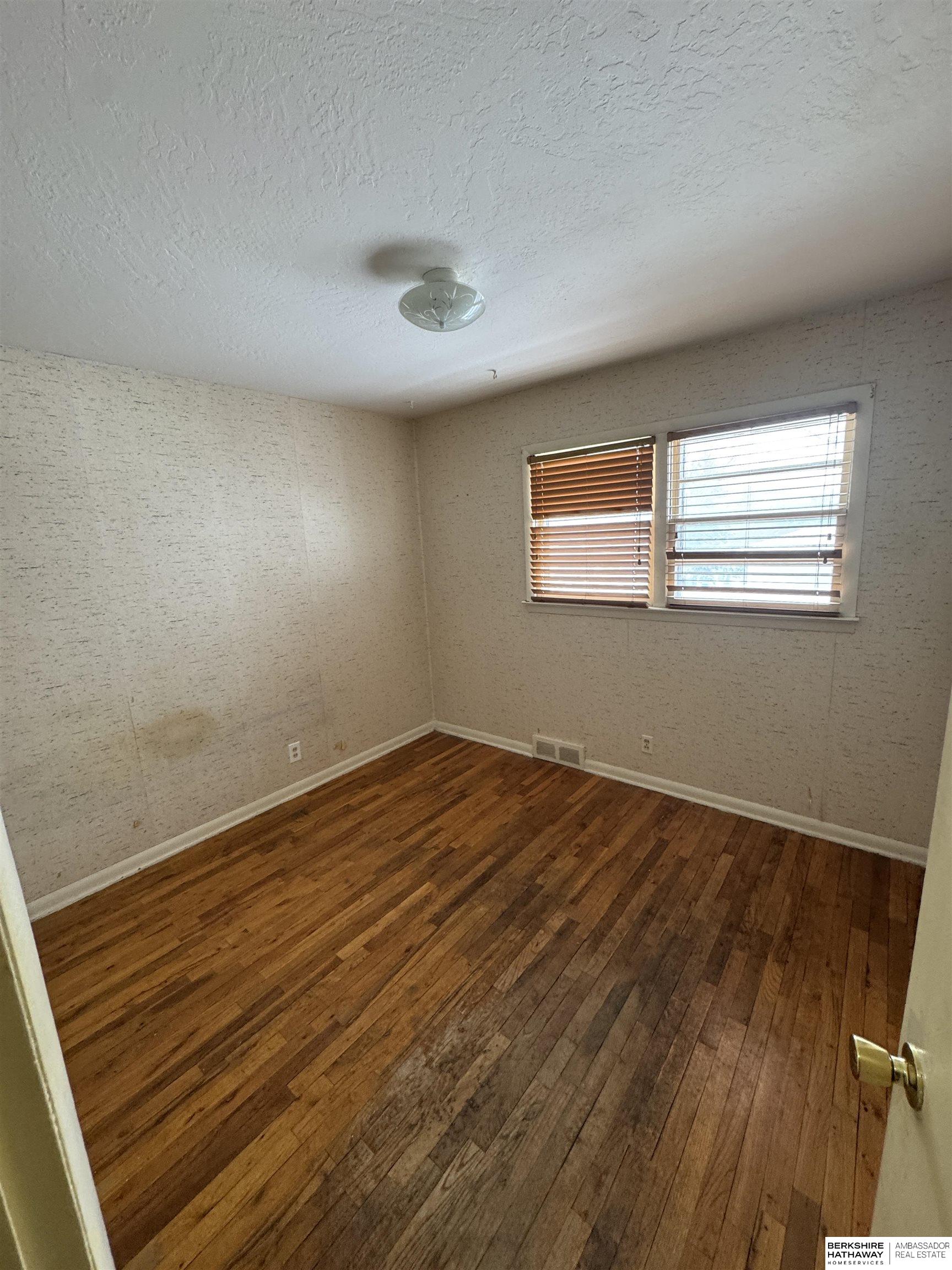 Omaha, Nebraska 68124, United States, 3 Bedrooms Bedrooms, ,2 BathroomsBathrooms,Residential,Pending,4506