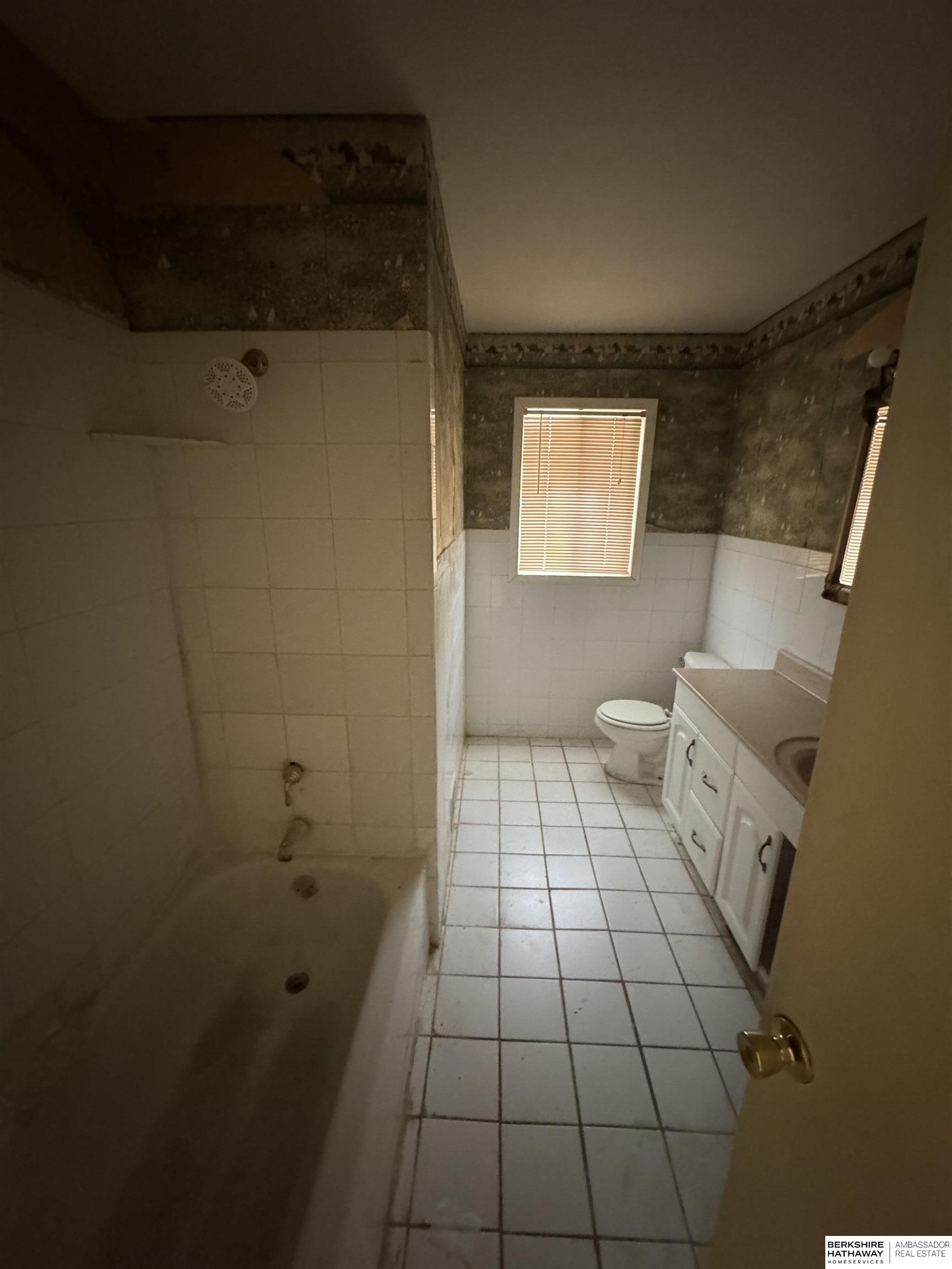 Omaha, Nebraska 68124, United States, 3 Bedrooms Bedrooms, ,2 BathroomsBathrooms,Residential,Pending,4506