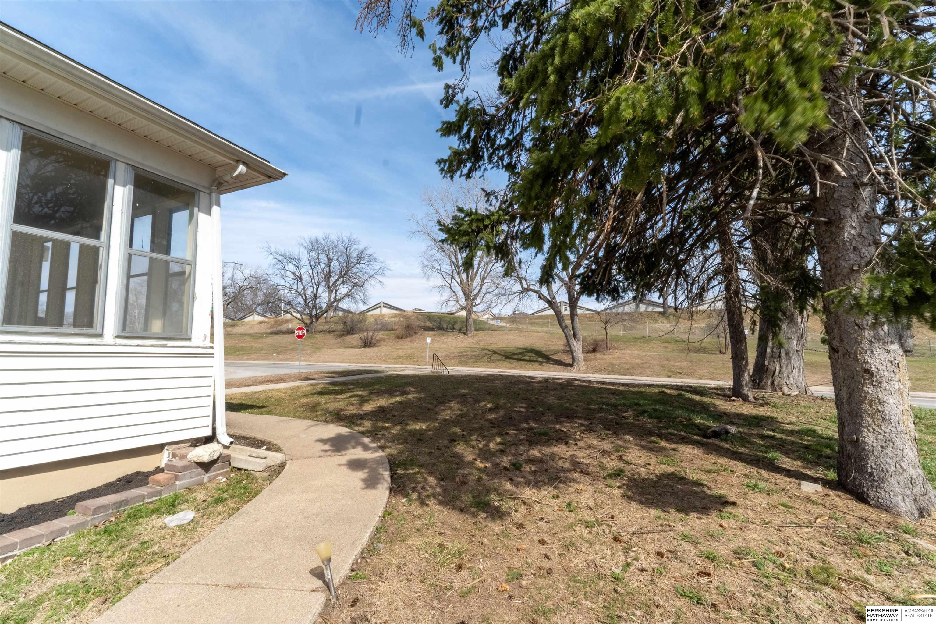 Omaha, Nebraska 68131, United States, 7 Bedrooms Bedrooms, ,4 BathroomsBathrooms,Residential,Active,96679