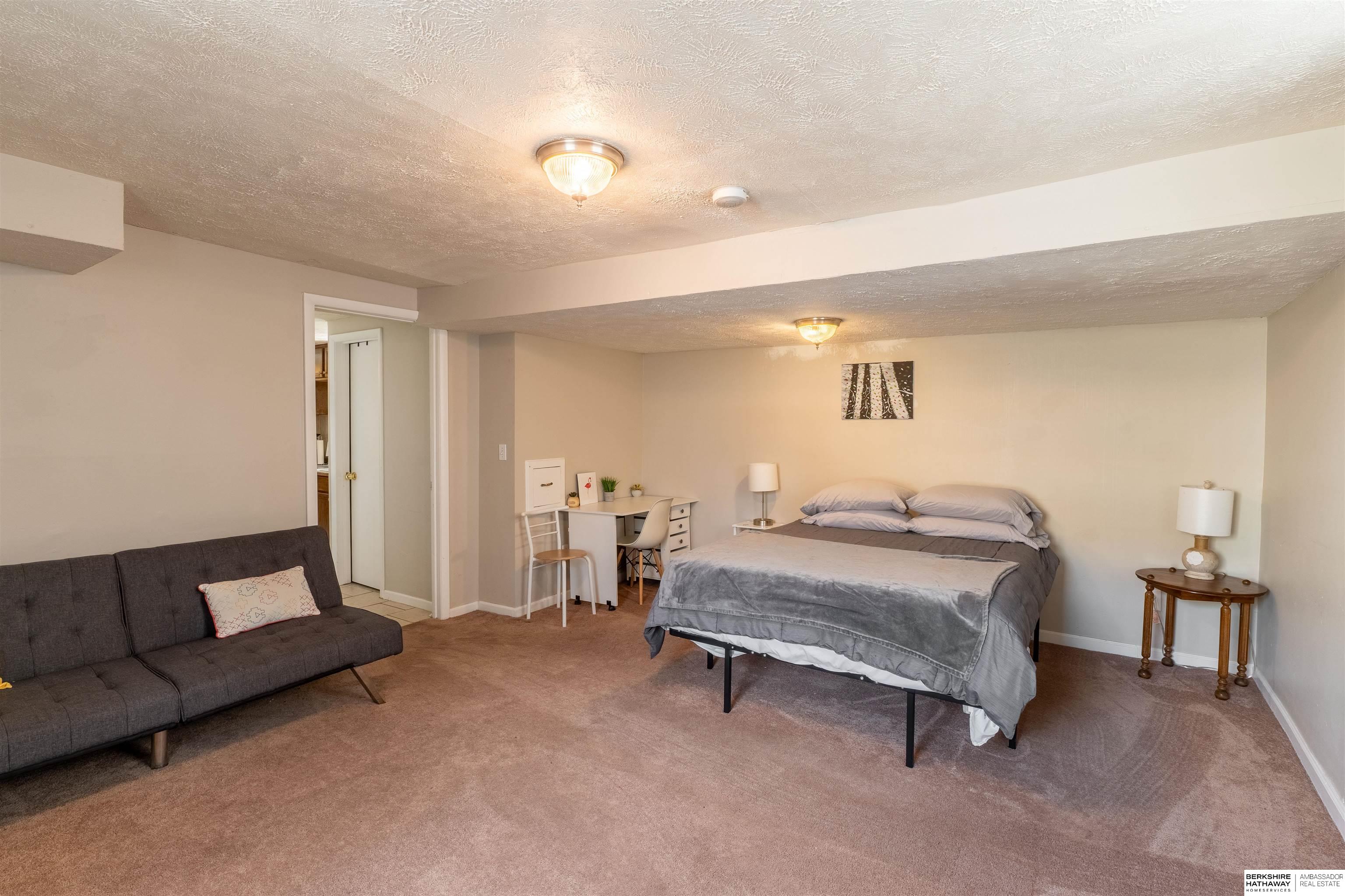 Omaha, Nebraska 68131, United States, 7 Bedrooms Bedrooms, ,4 BathroomsBathrooms,Residential,Active,96679