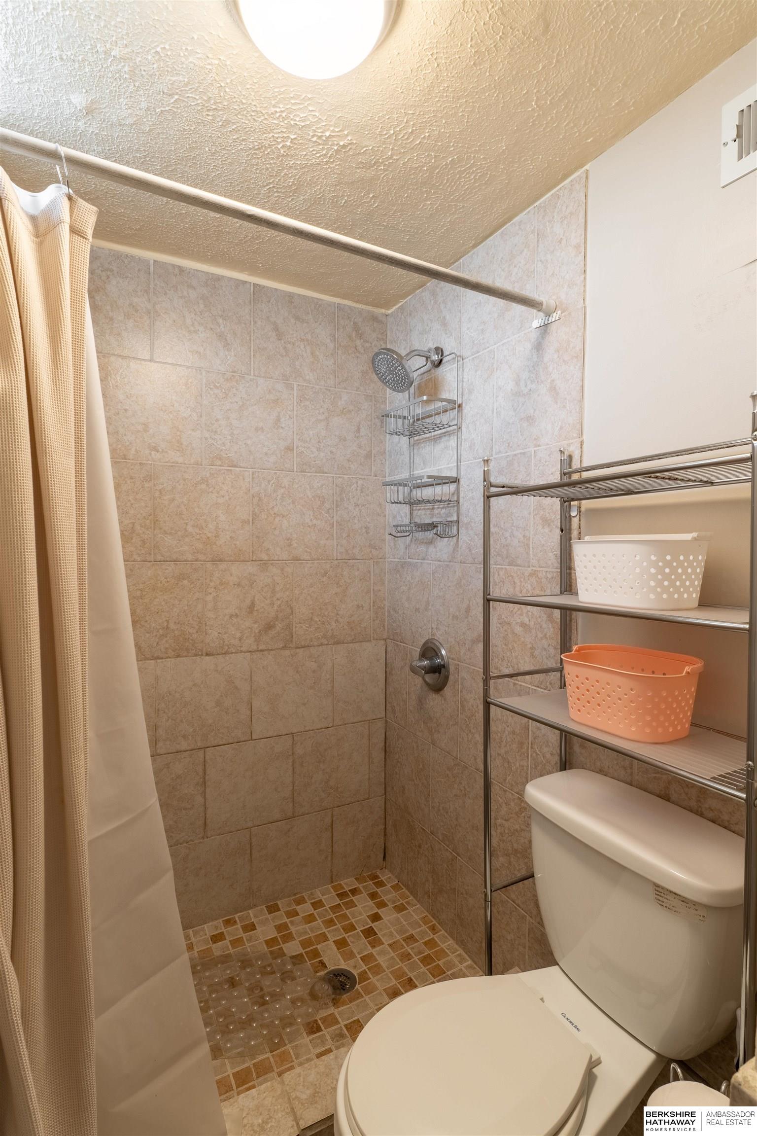 Omaha, Nebraska 68131, United States, 7 Bedrooms Bedrooms, ,4 BathroomsBathrooms,Residential,Active,96679